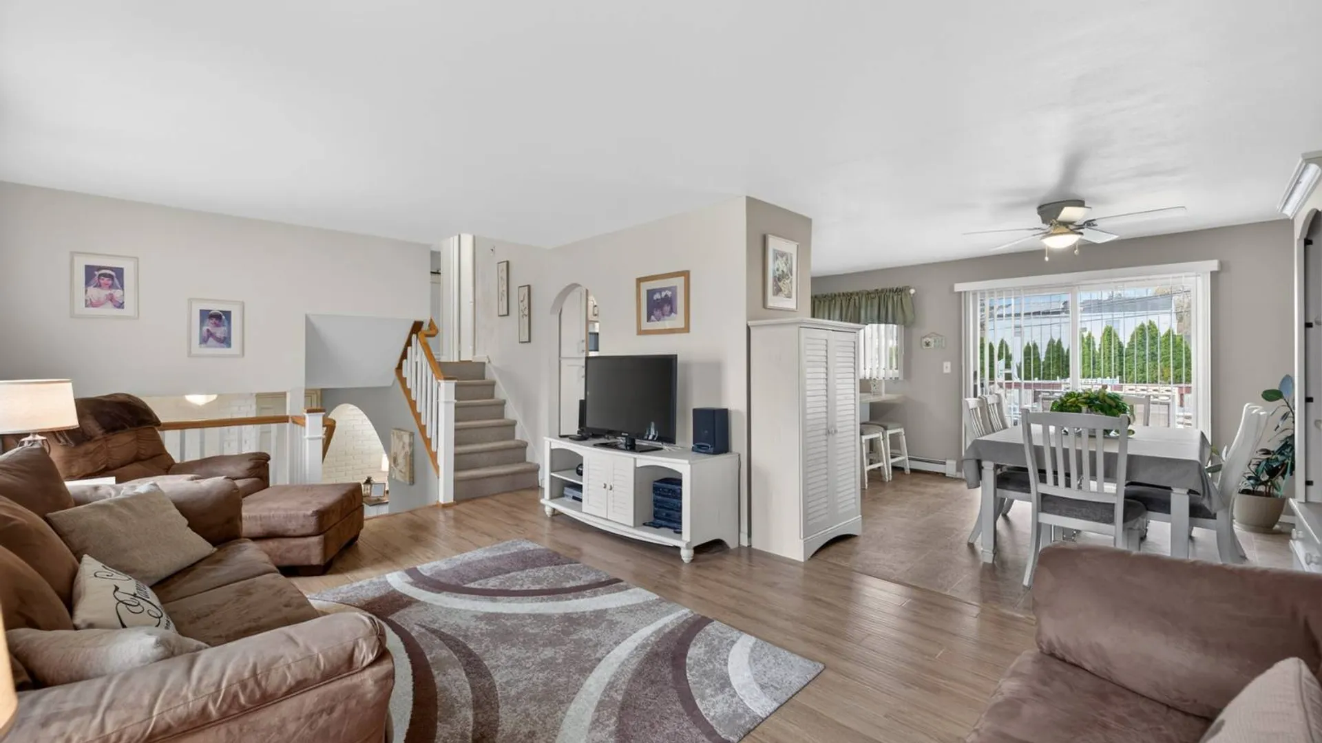 Property at 92 Nimbus Rd, Holbrook, NY 11741 4