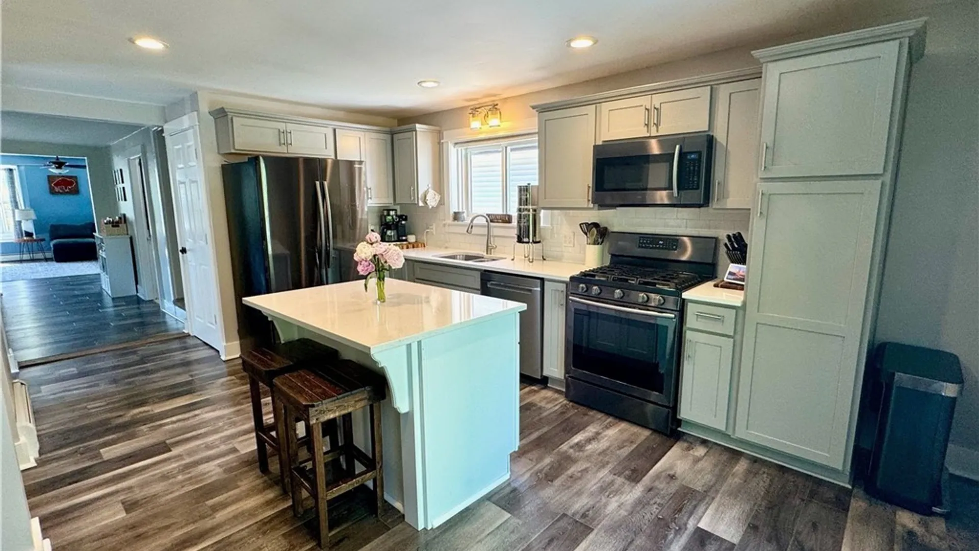 Property at 18 Lake Avenue, Lancaster, NY 14086 4