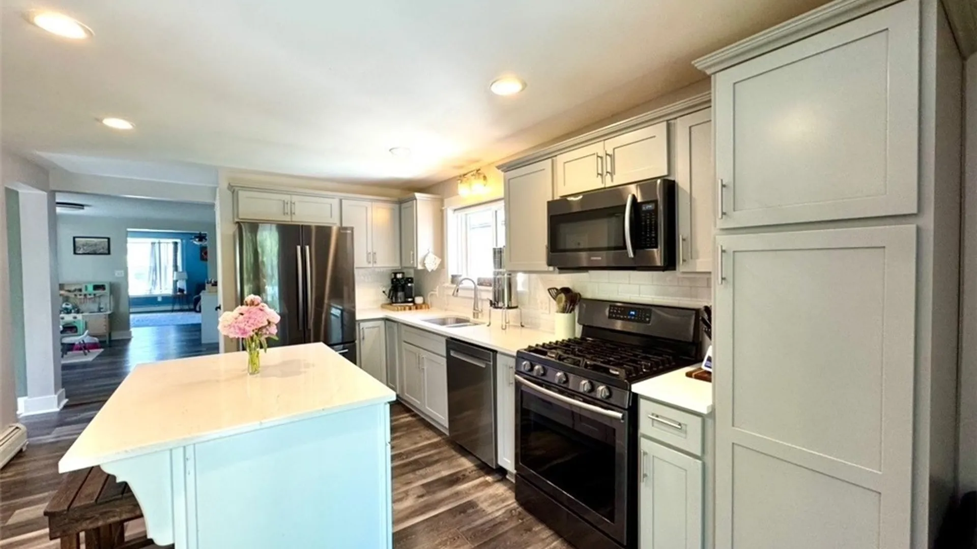Property at 18 Lake Avenue, Lancaster, NY 14086 6