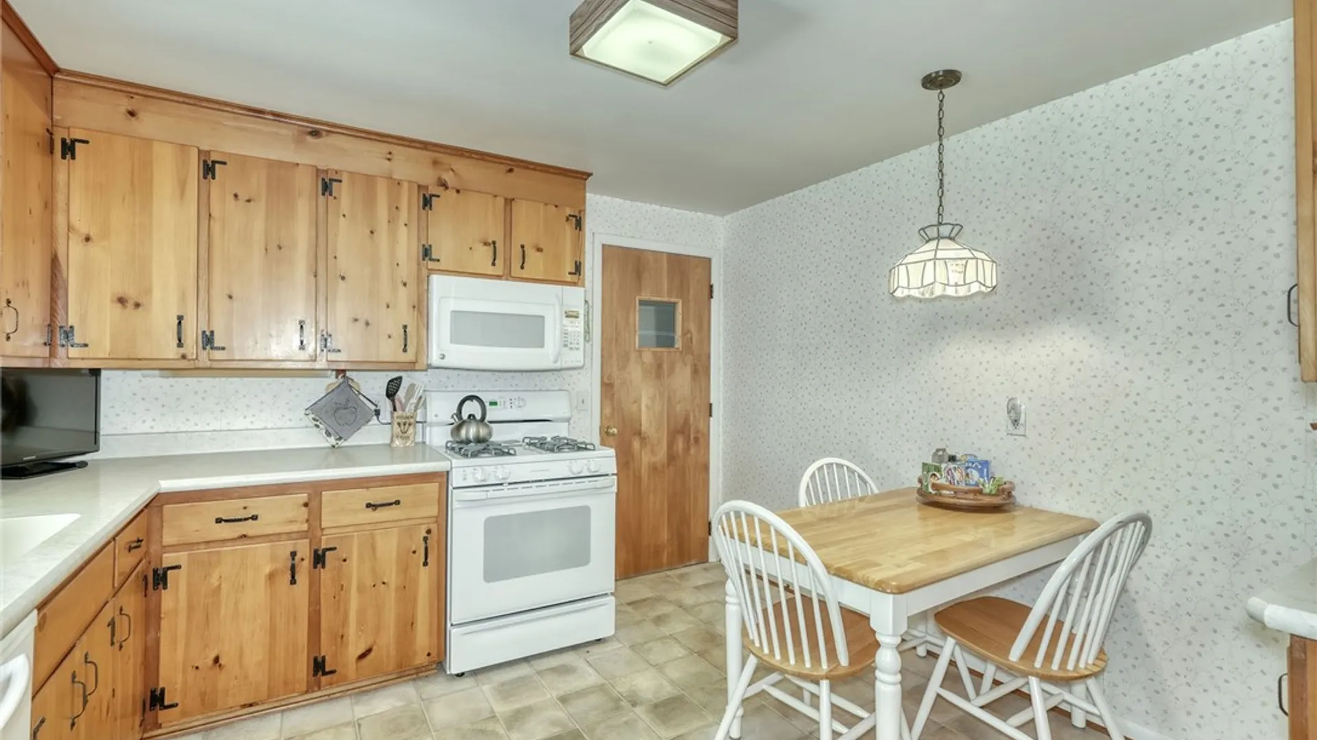 Property at 226 Dickinson Road, Webster, NY 14480 16