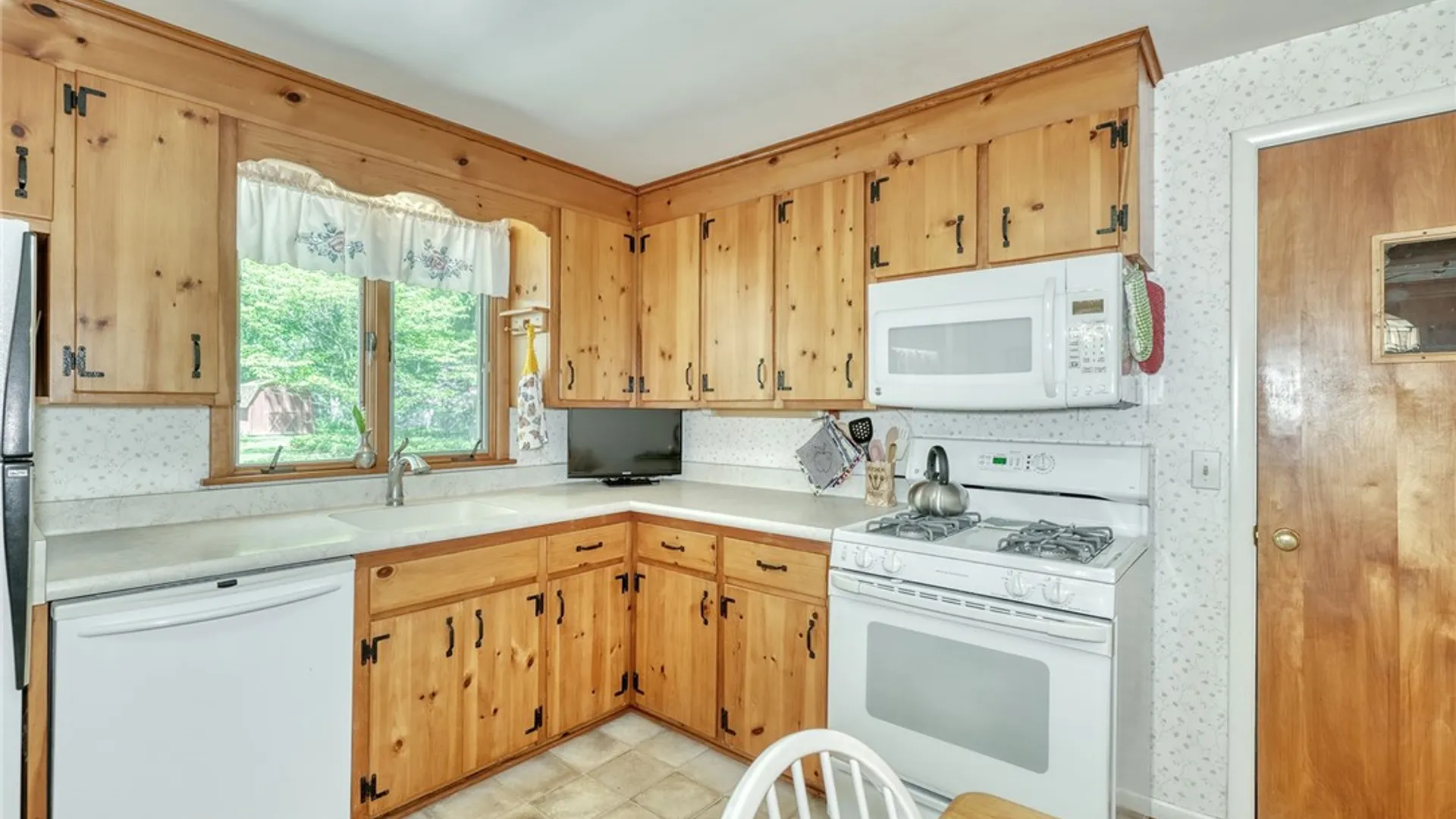 Property at 226 Dickinson Road, Webster, NY 14480 17