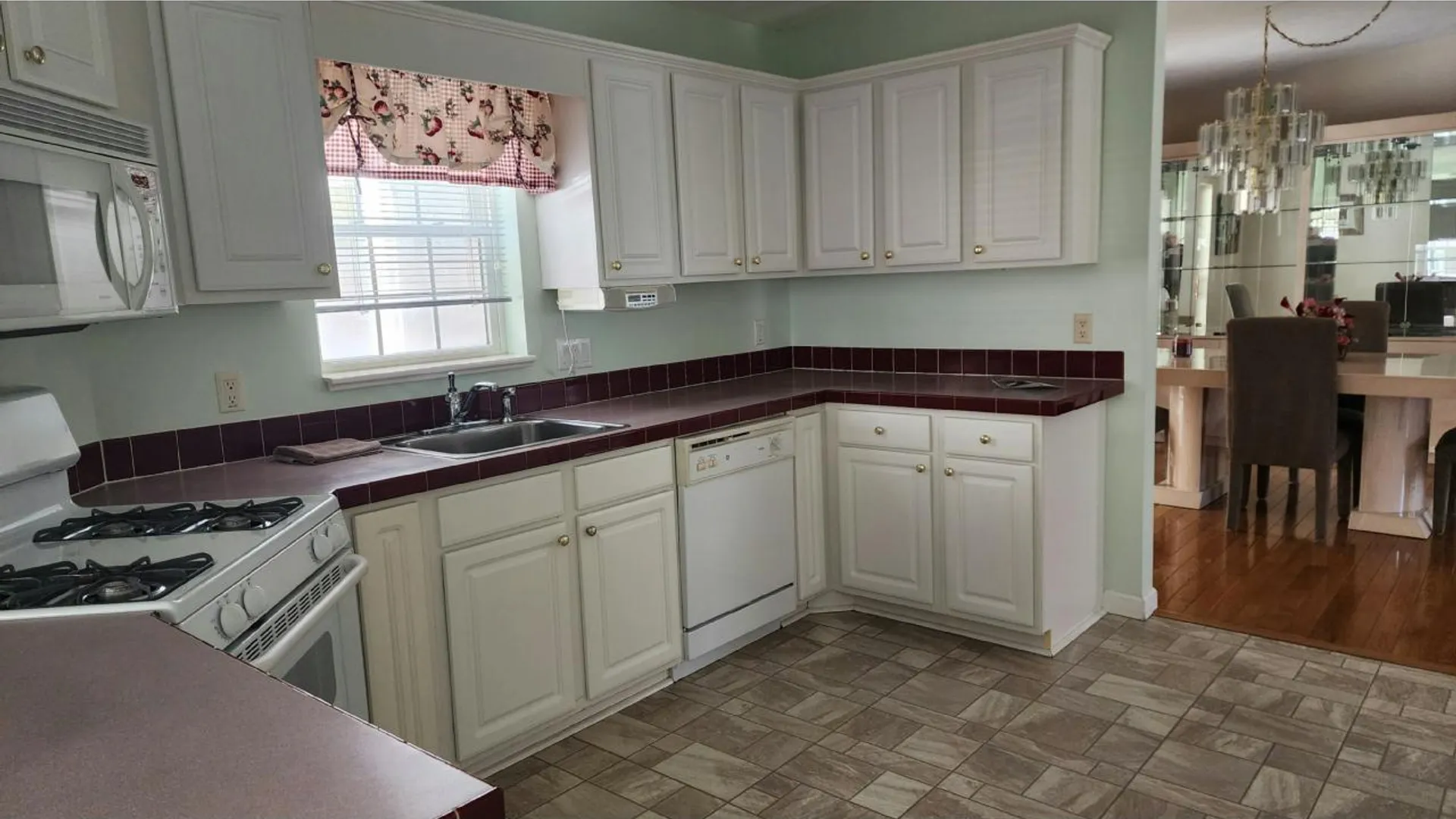 Property at 638 Fresh Pond Ave, Calverton, NY 11933 4