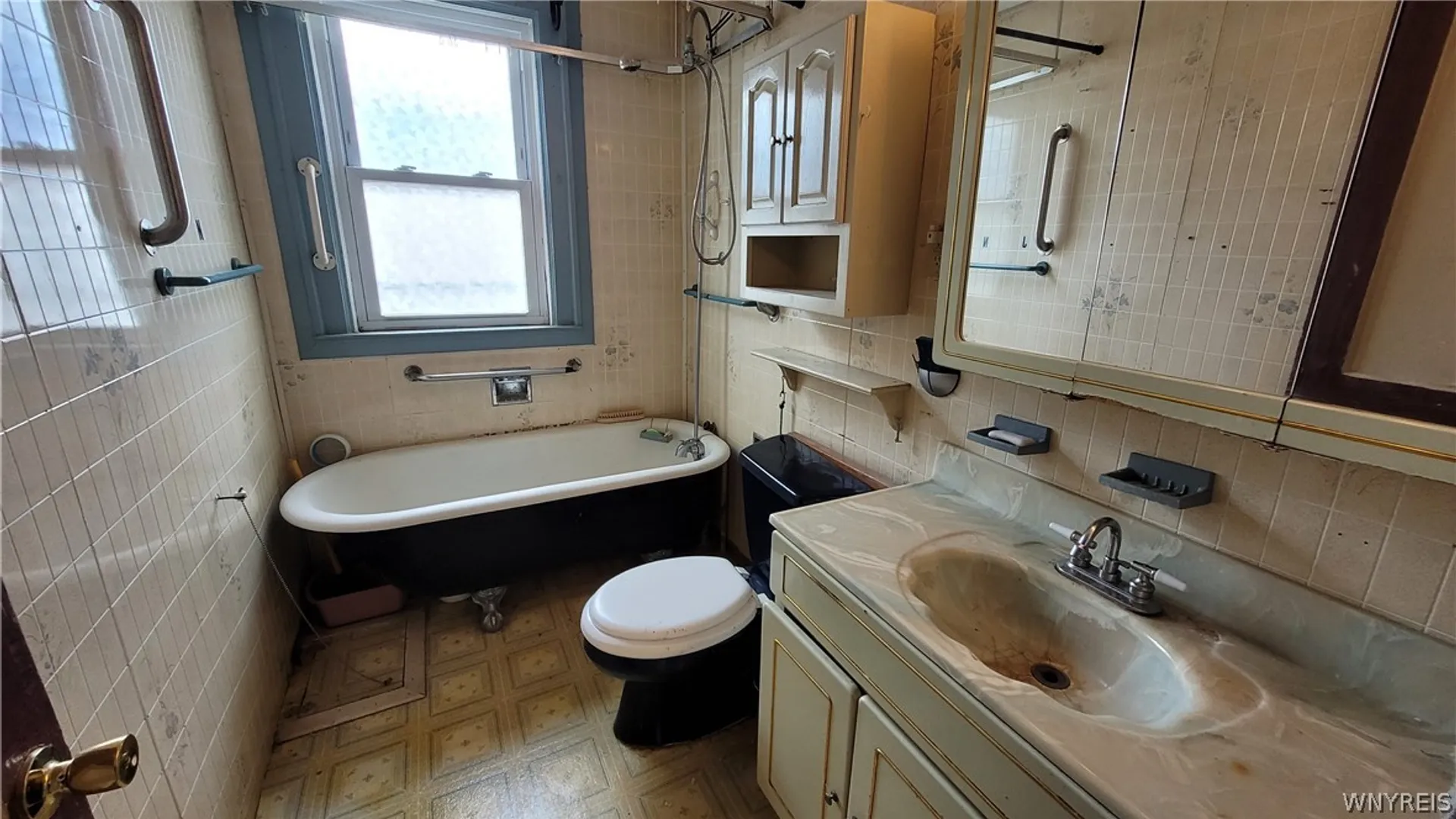Property at 325 Box Ave (LOWER), Buffalo, NY 14211 11