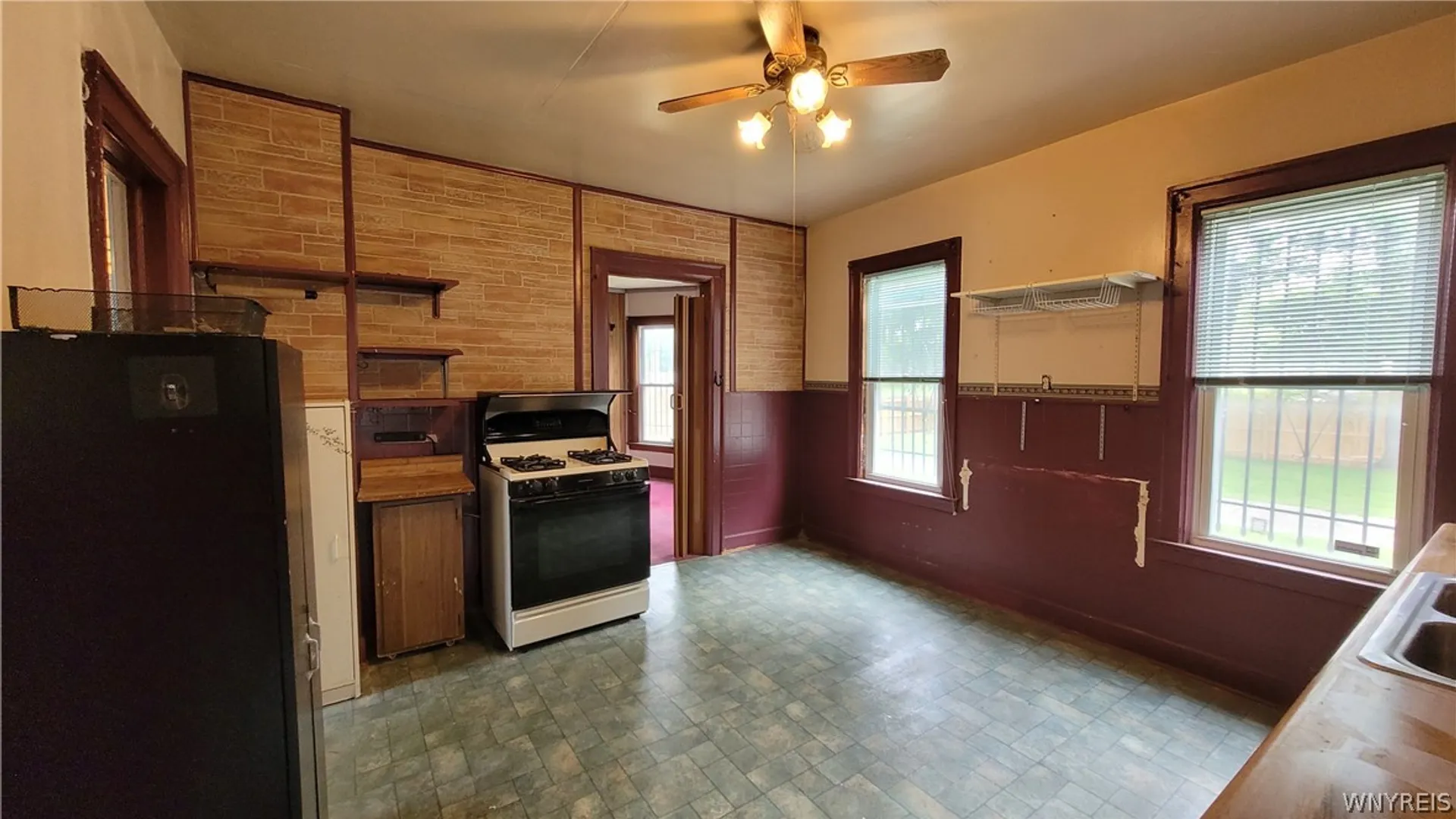 Property at 325 Box Ave (LOWER), Buffalo, NY 14211 7