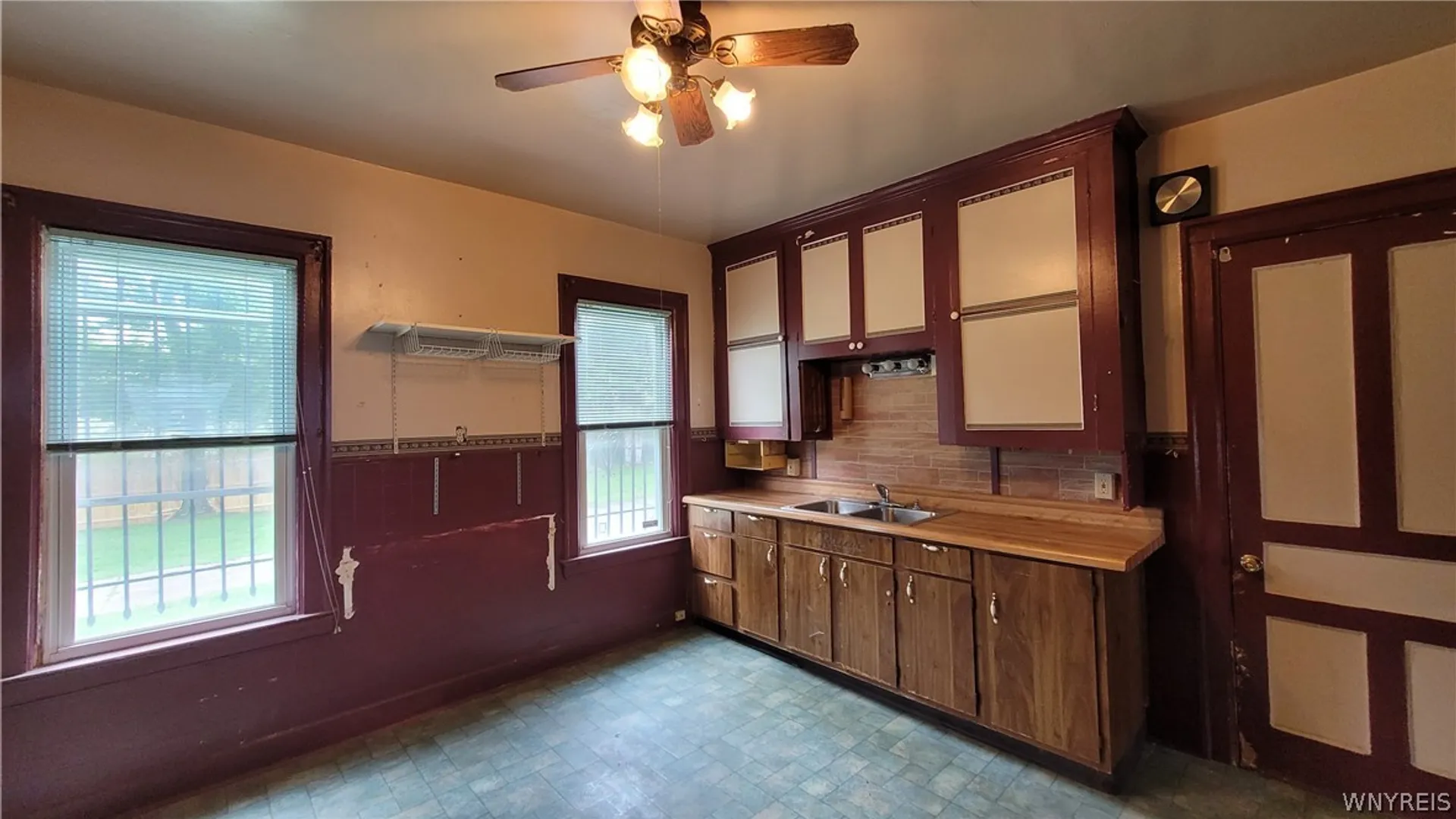 Property at 325 Box Ave (LOWER), Buffalo, NY 14211 8