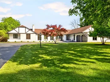 18 Widewaters Lane, Pittsford, NY 14534