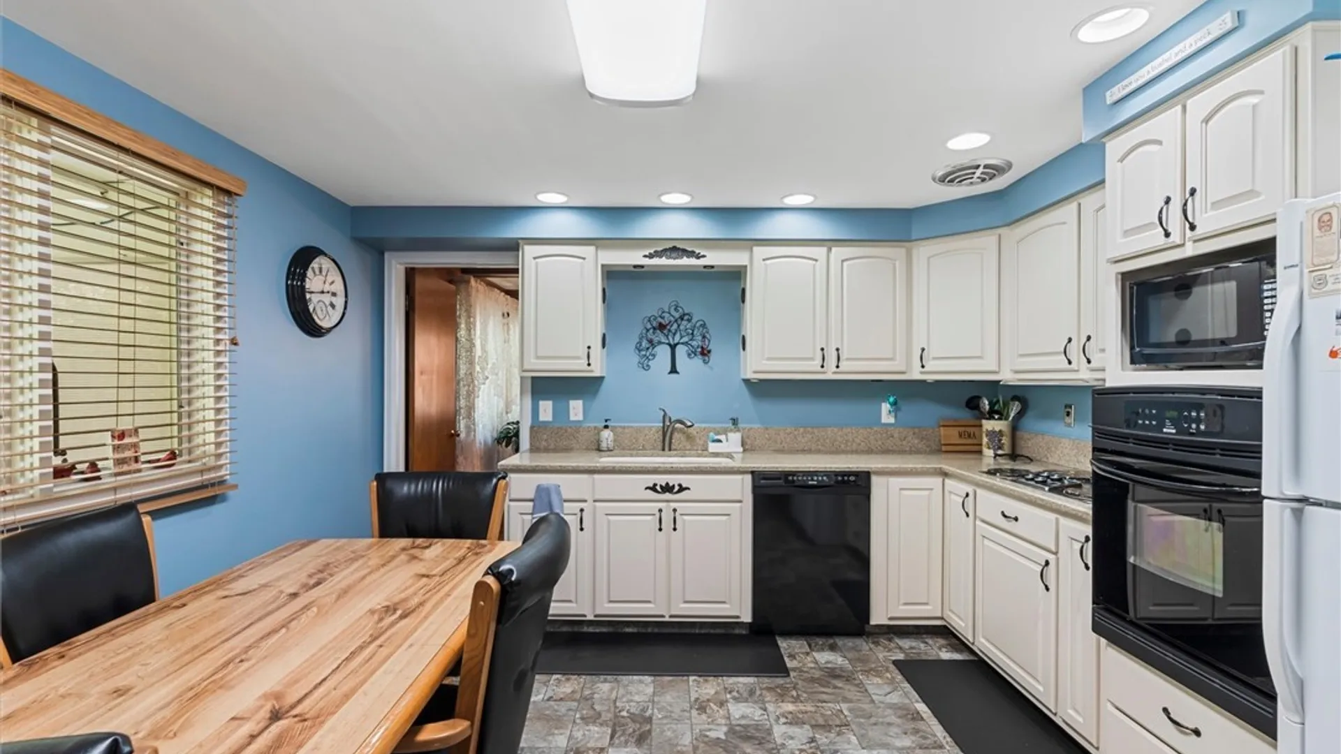 Property at 177 Thurlow Drive, Syracuse, NY 13205 25