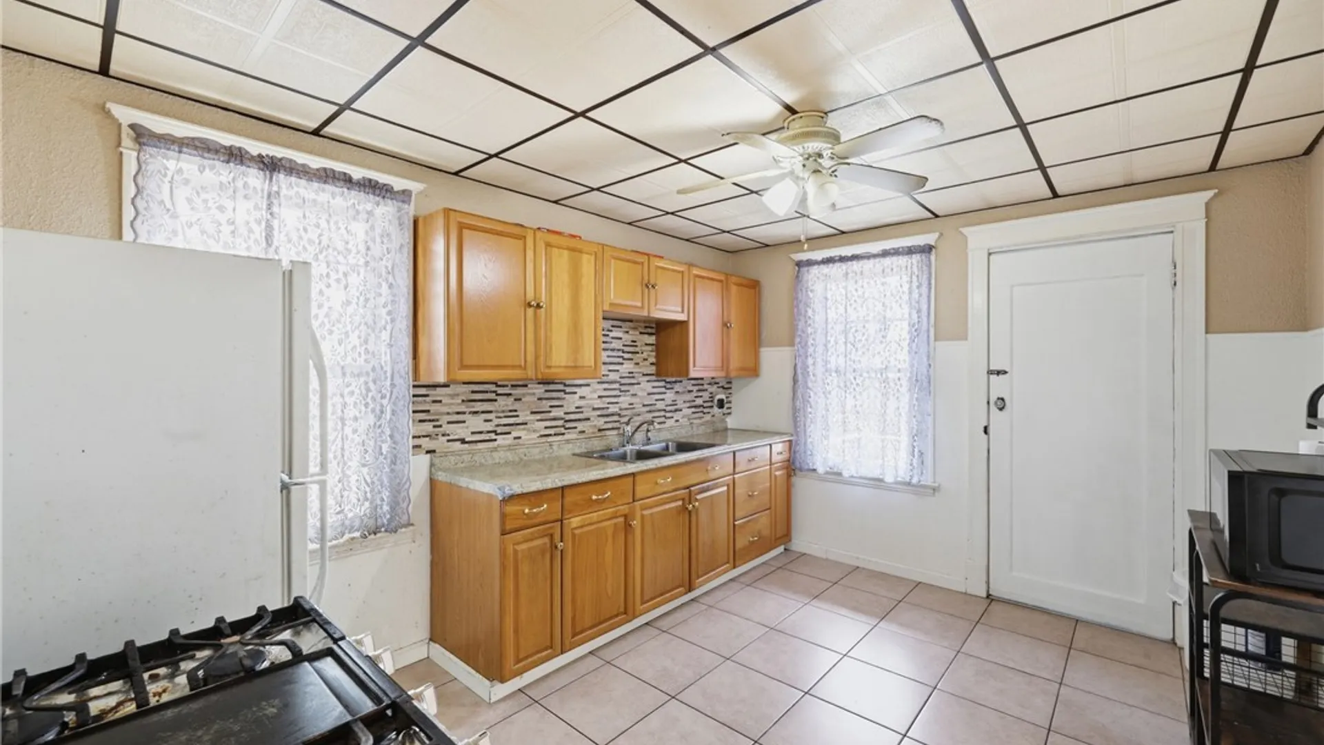 Property at 39 Kamper Avenue, Buffalo, NY 14210 15