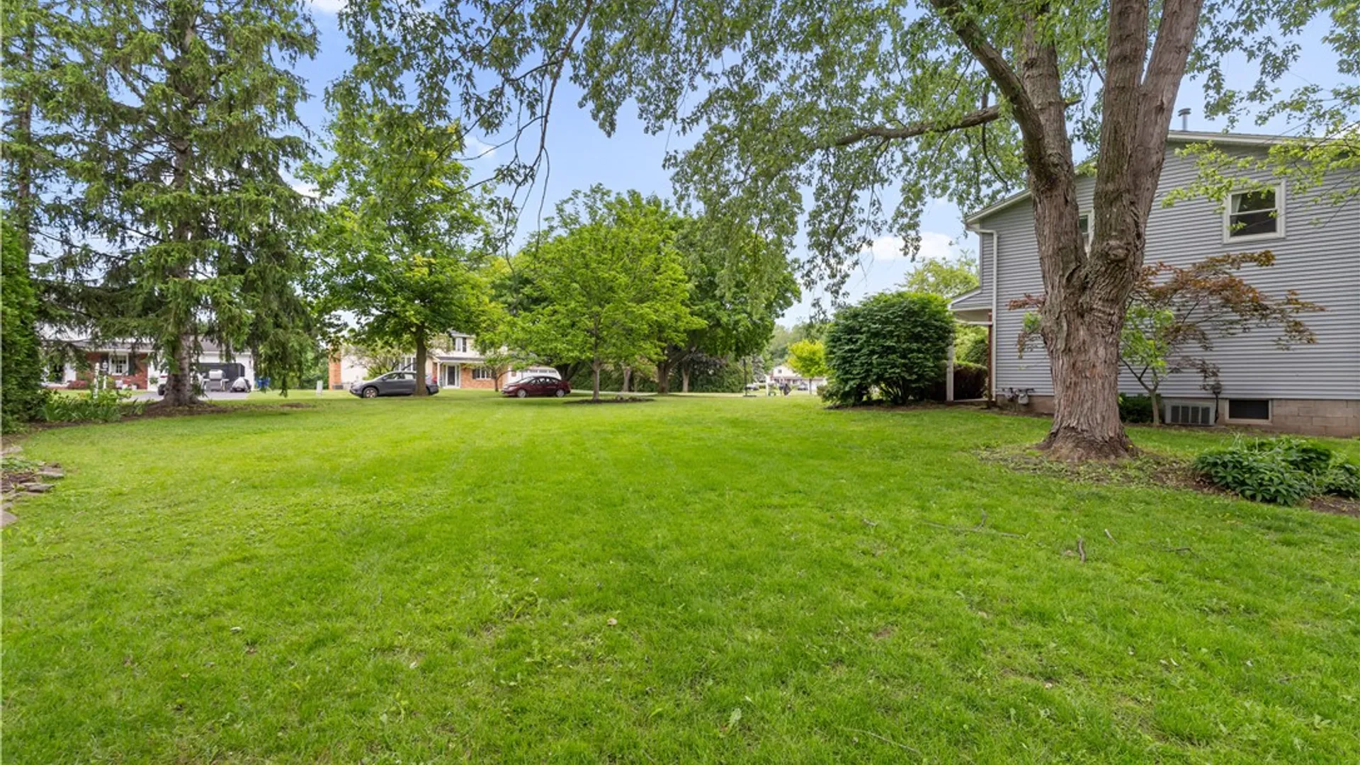 Property at 20 Paddington Drive, Gates, NY 14624 4