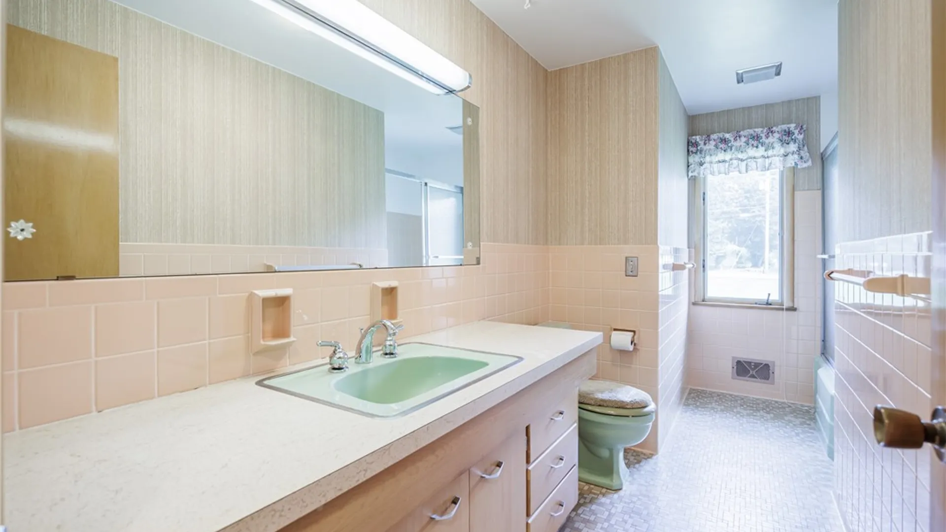 Property at 215 North Avenue, Greece, NY 14626 15