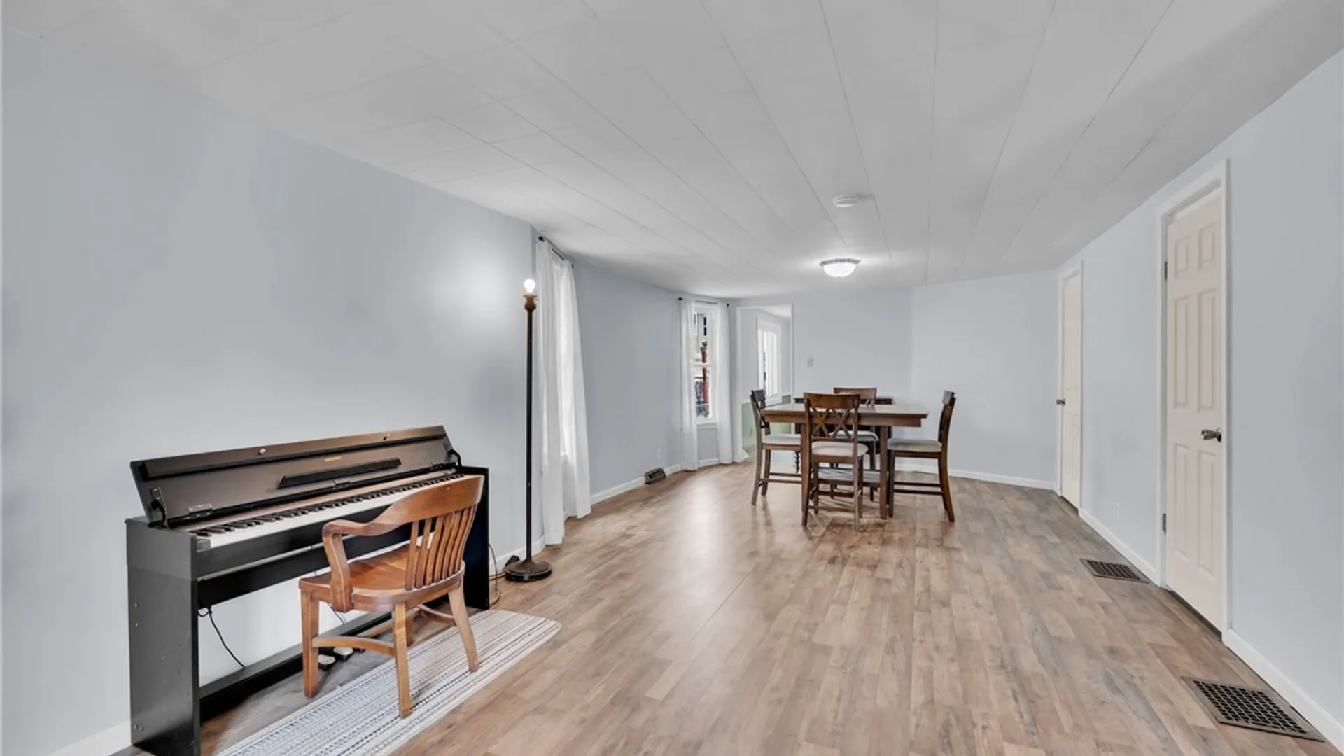 Property at 15 Seneca Pksd, Buffalo, NY 14210 4
