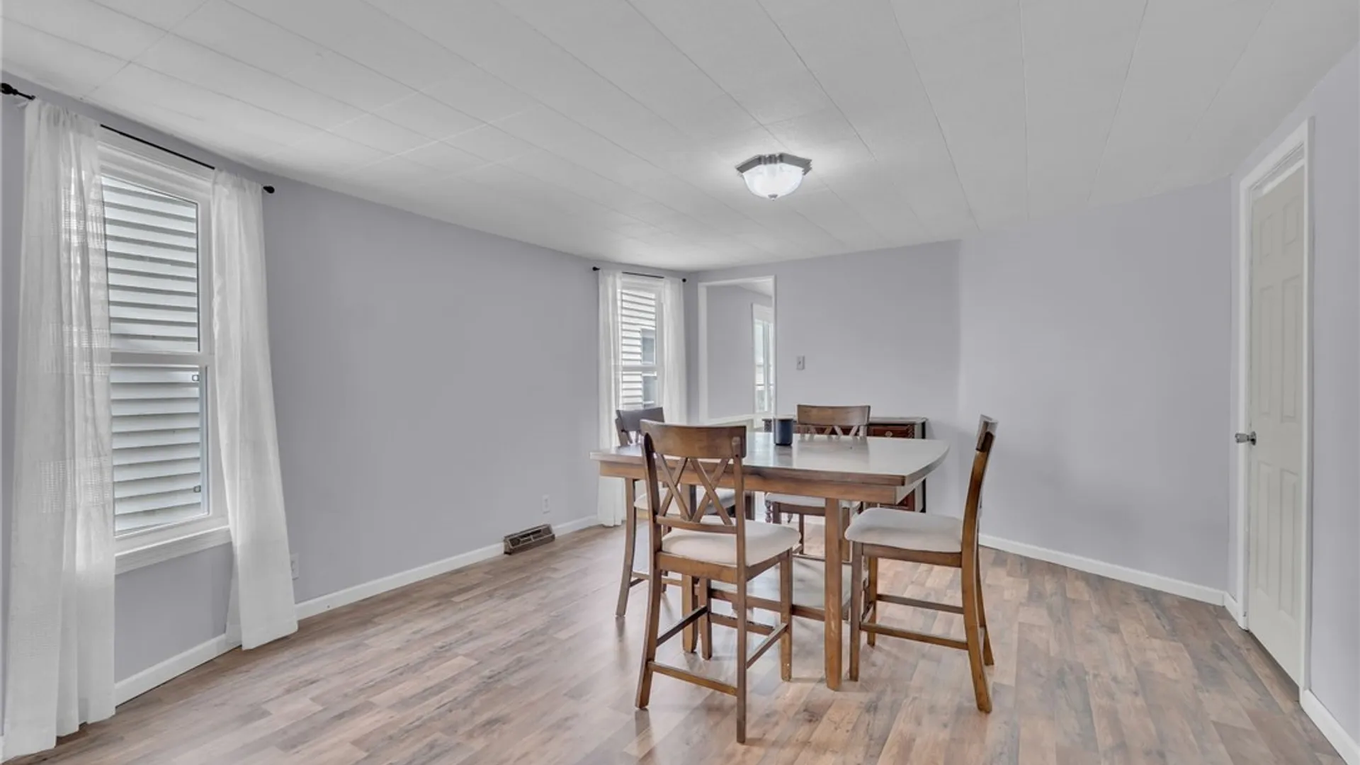 Property at 15 Seneca Pksd, Buffalo, NY 14210 6