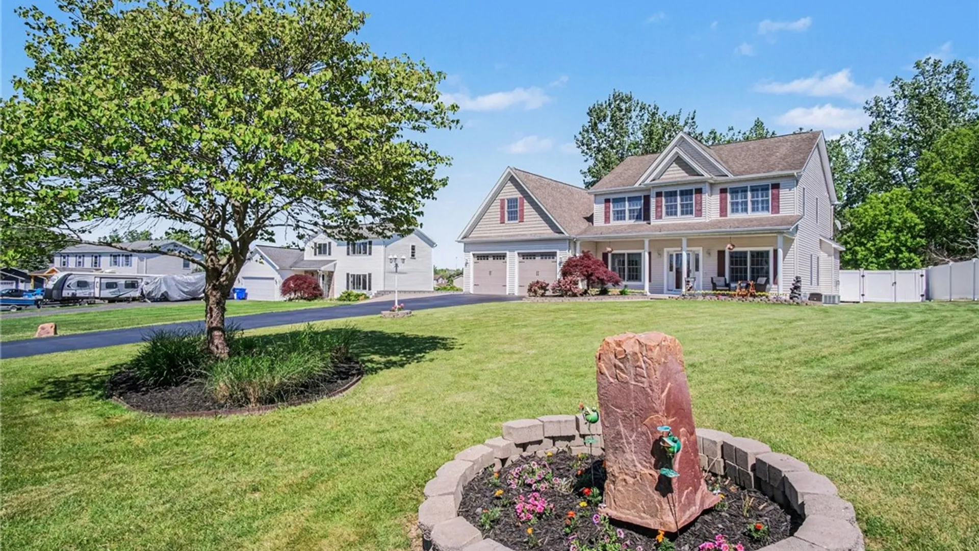 Property at 28 Countryside Dr, Hamlin, NY 14464 3