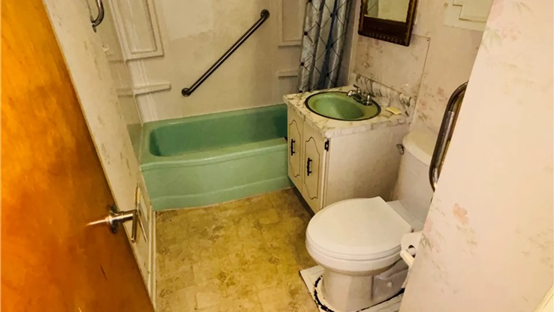 Property at 230 Desmond Road, Greece, NY 14616 18