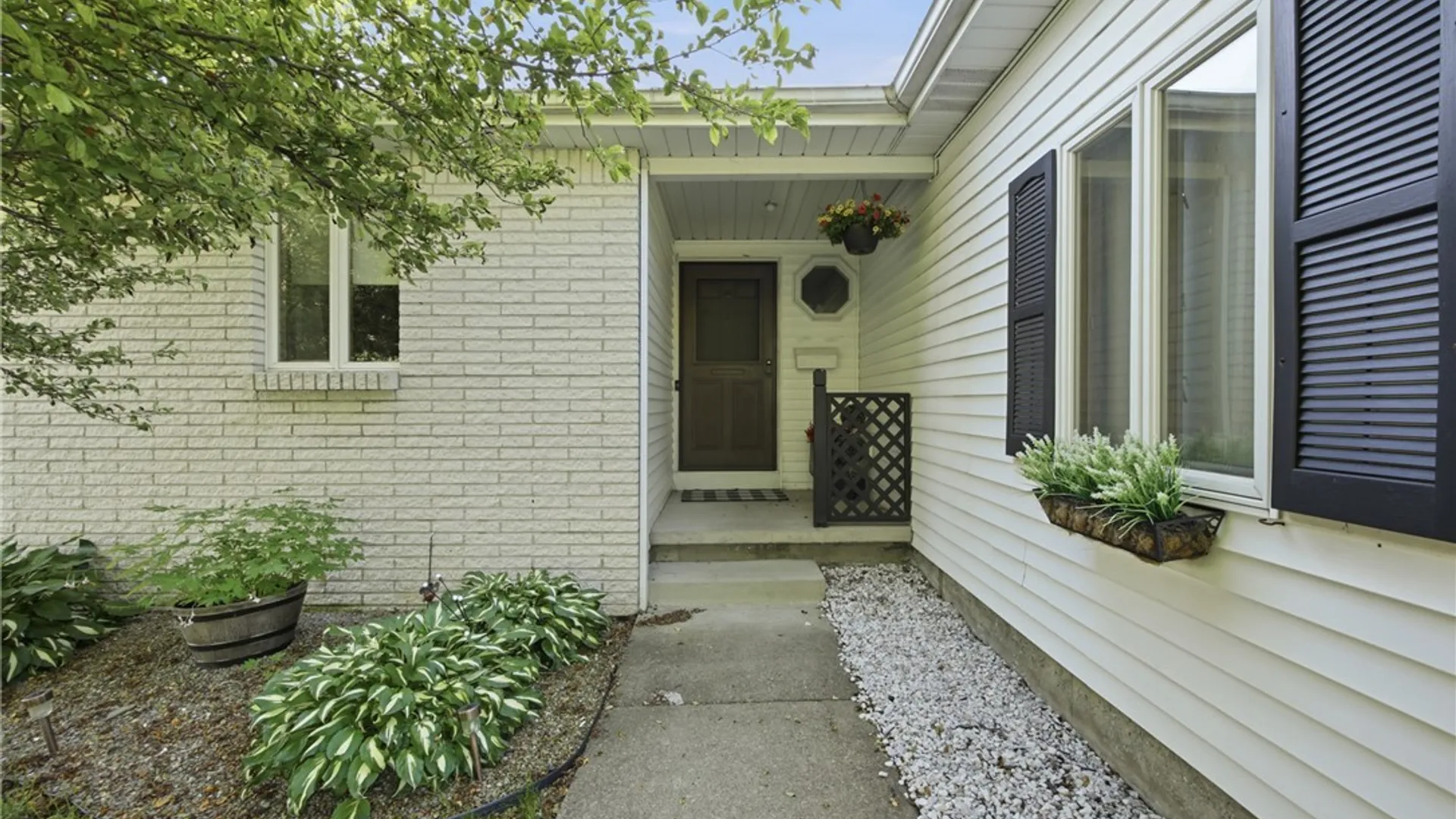 Property at 42 Kennedy Road, Cheektowaga, NY 14227 3