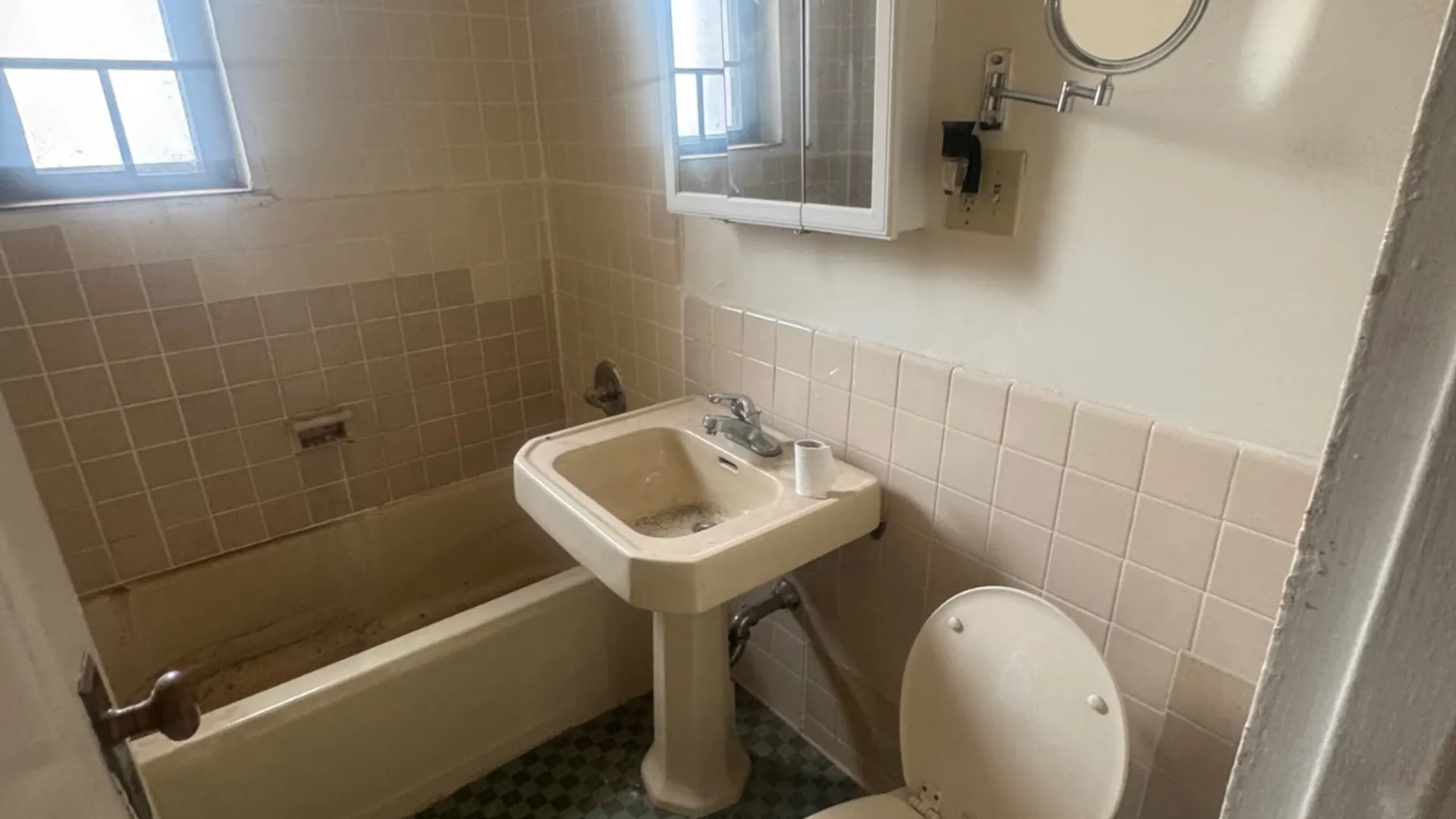 Property at 1725 Purdy St, Bronx, NY 10462 8