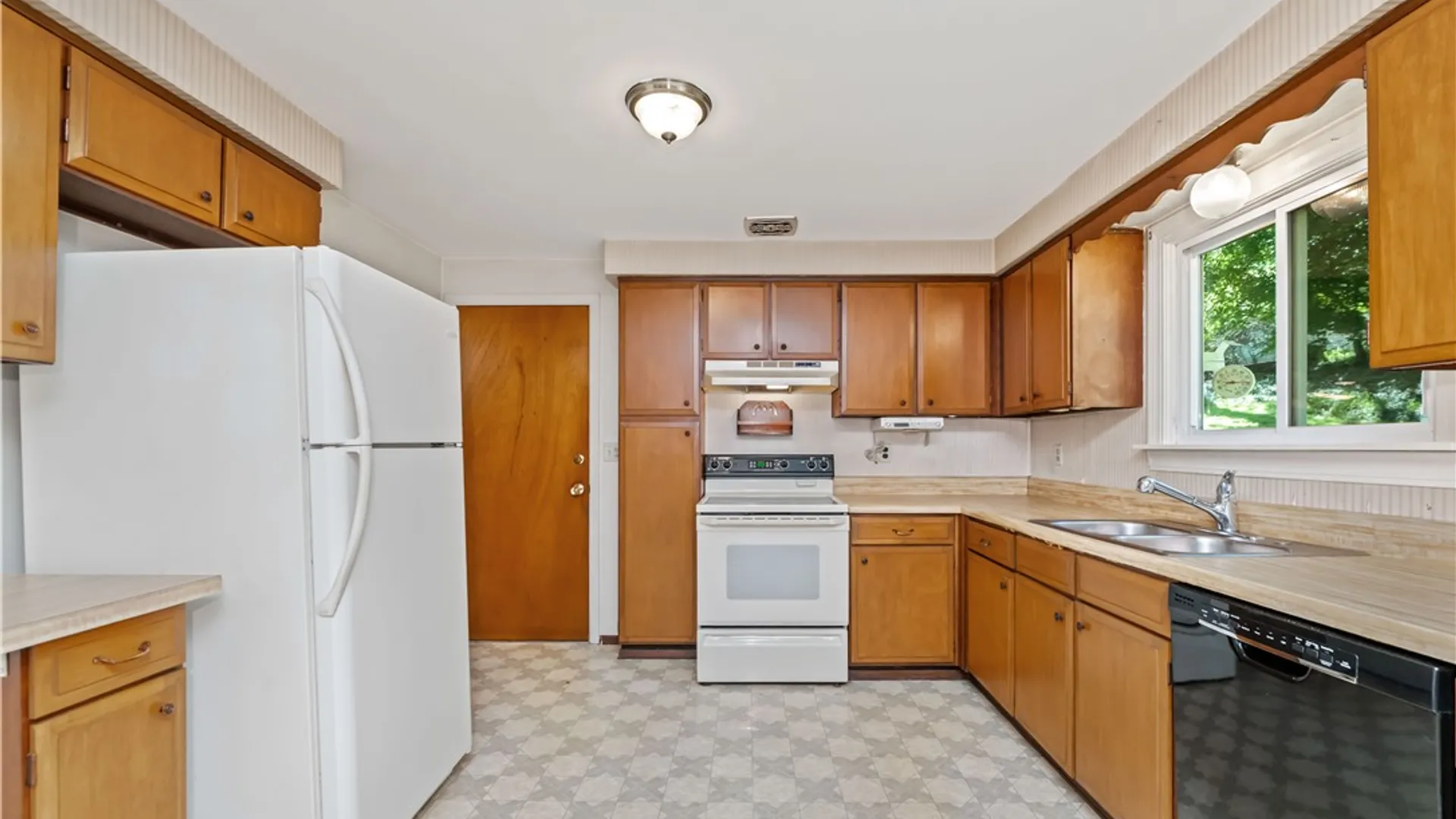 Property at 250 Lake Shore Boulevard Extension, Irondequoit, NY 14617 10