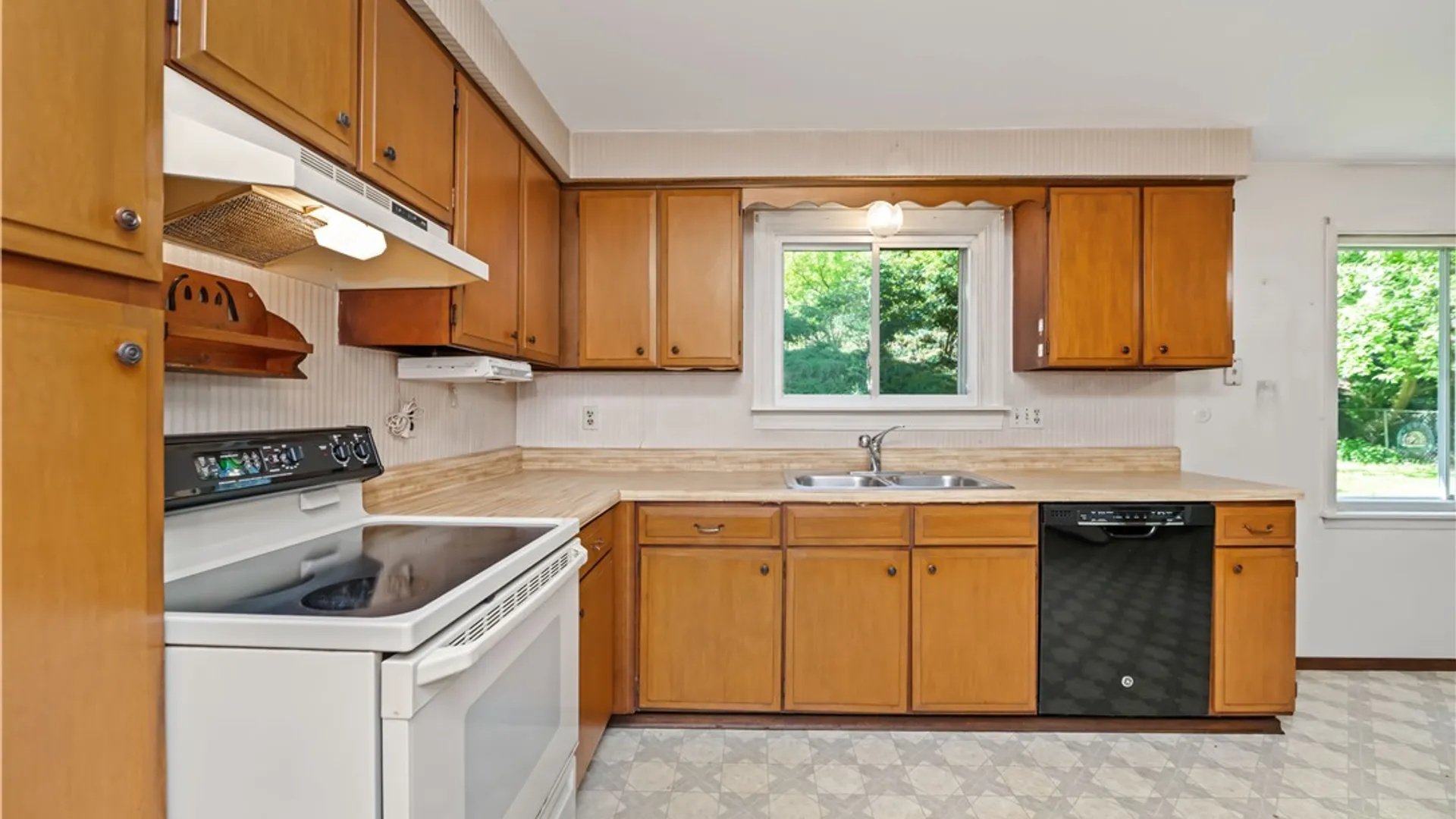 Property at 250 Lake Shore Boulevard Extension, Irondequoit, NY 14617 11