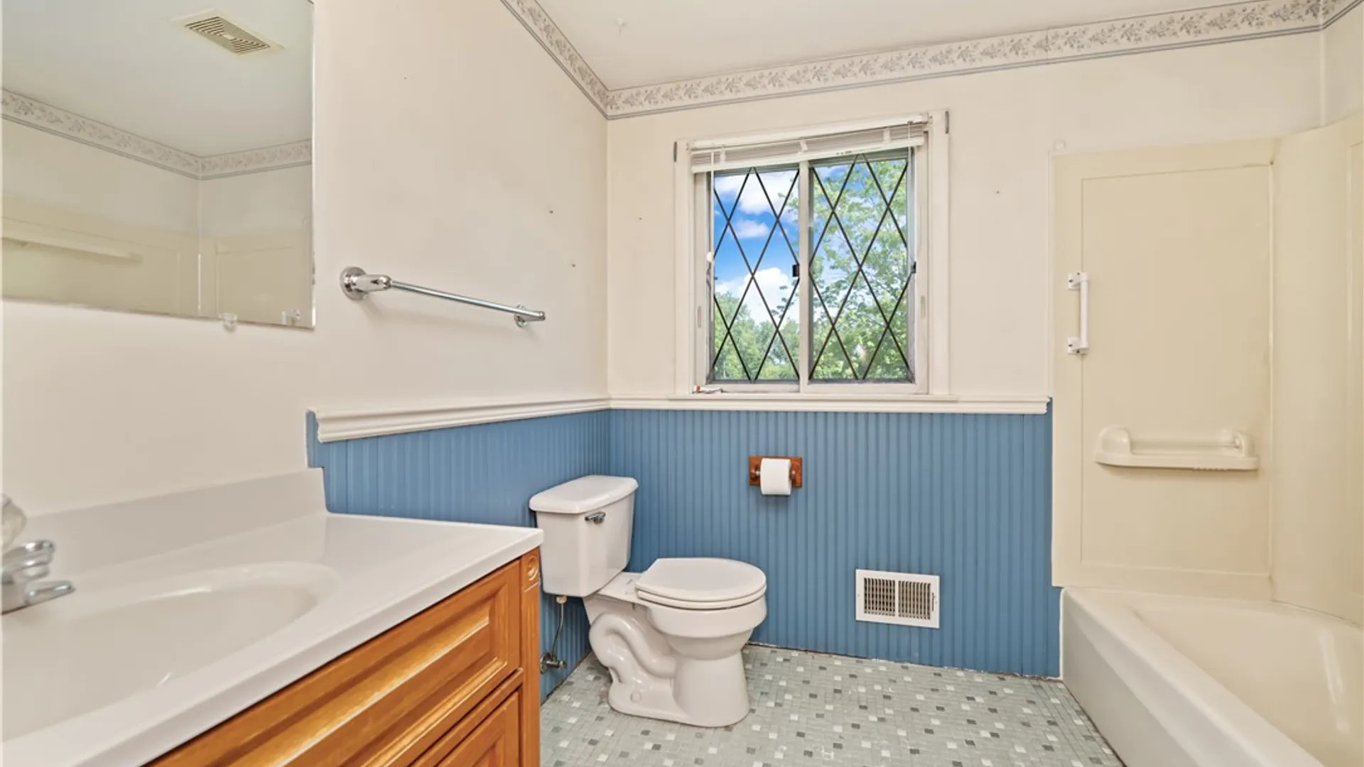 Property at 250 Lake Shore Boulevard Extension, Irondequoit, NY 14617 16