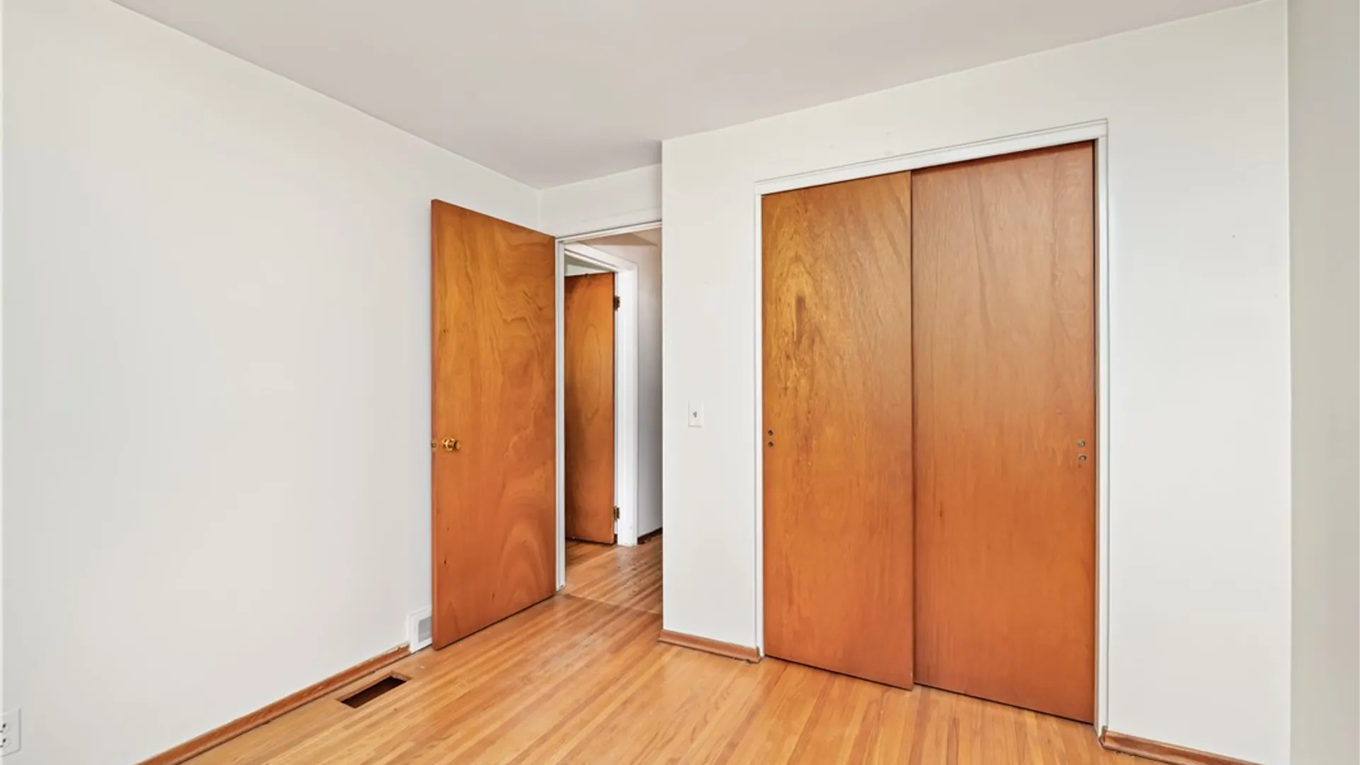 Property at 250 Lake Shore Boulevard Extension, Irondequoit, NY 14617 23