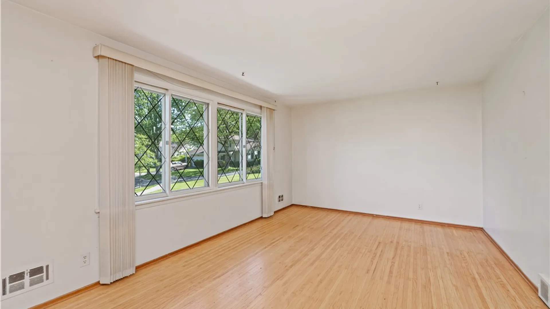 Property at 250 Lake Shore Boulevard Extension, Irondequoit, NY 14617 3