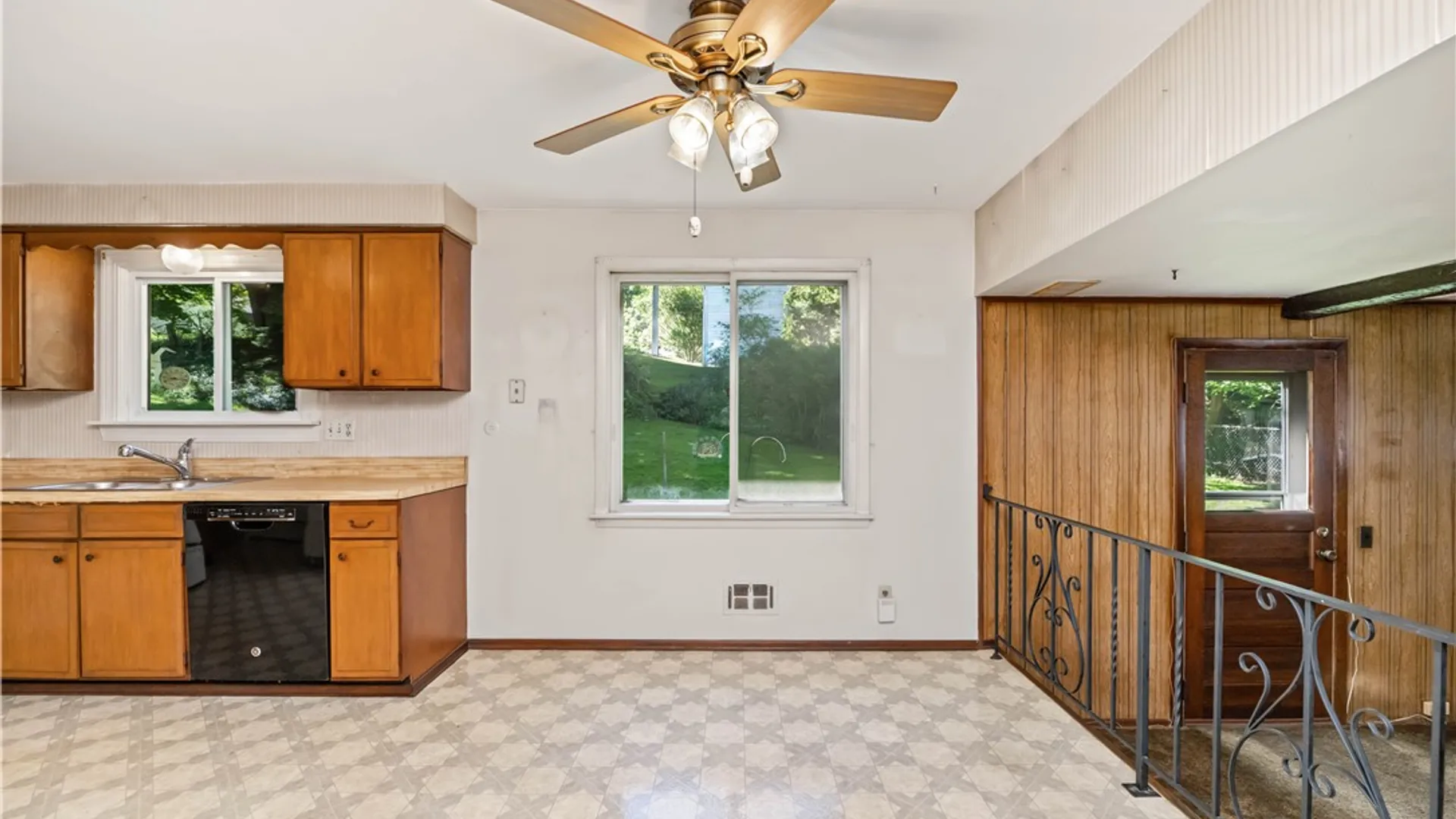 Property at 250 Lake Shore Boulevard Extension, Irondequoit, NY 14617 6