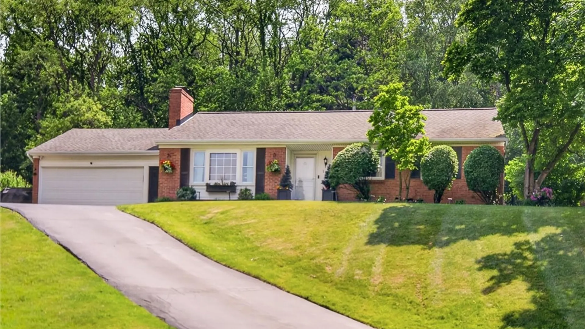 Property at 14 Highpoint Trail, Perinton, NY 14450 3