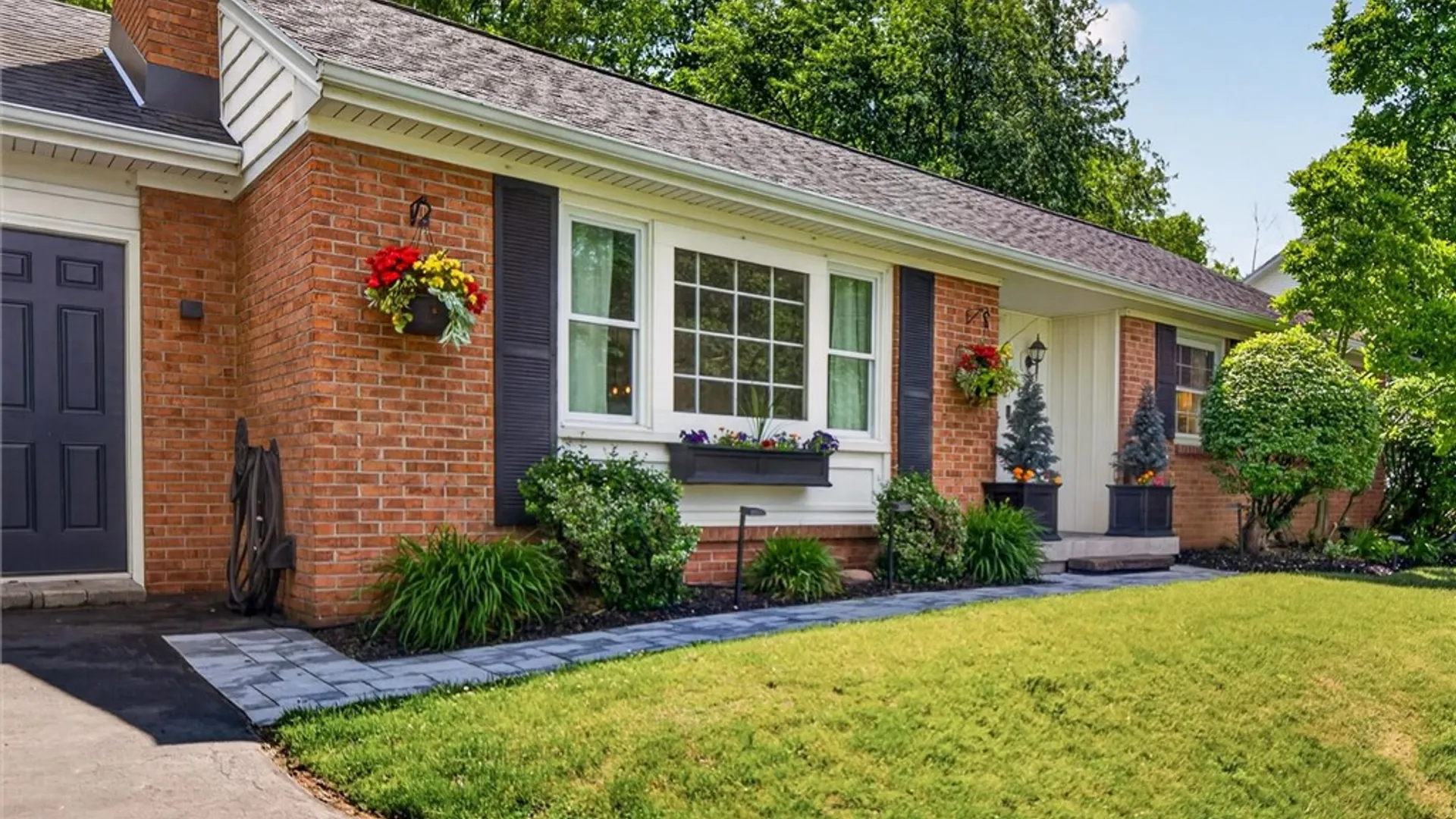 Property at 14 Highpoint Trail, Perinton, NY 14450 4