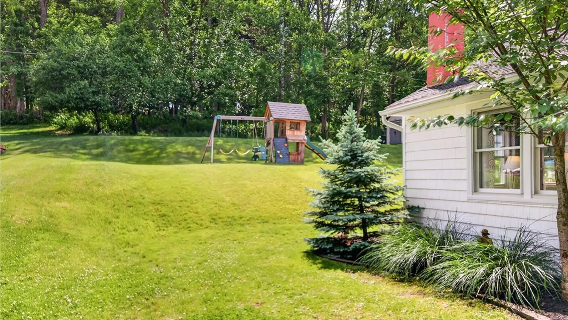 Property at 14 Highpoint Trail, Perinton, NY 14450 6