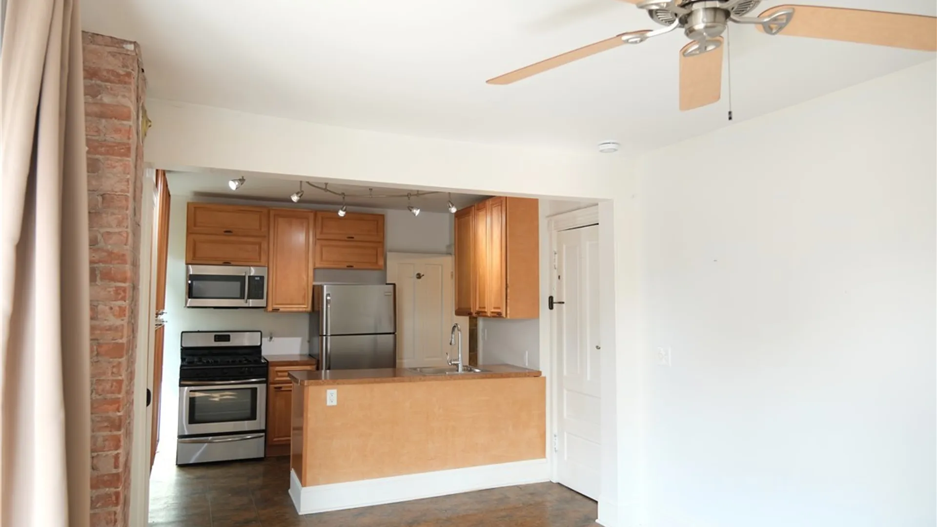 Property at 4 Saint Johns Place, Buffalo, NY 14201 2