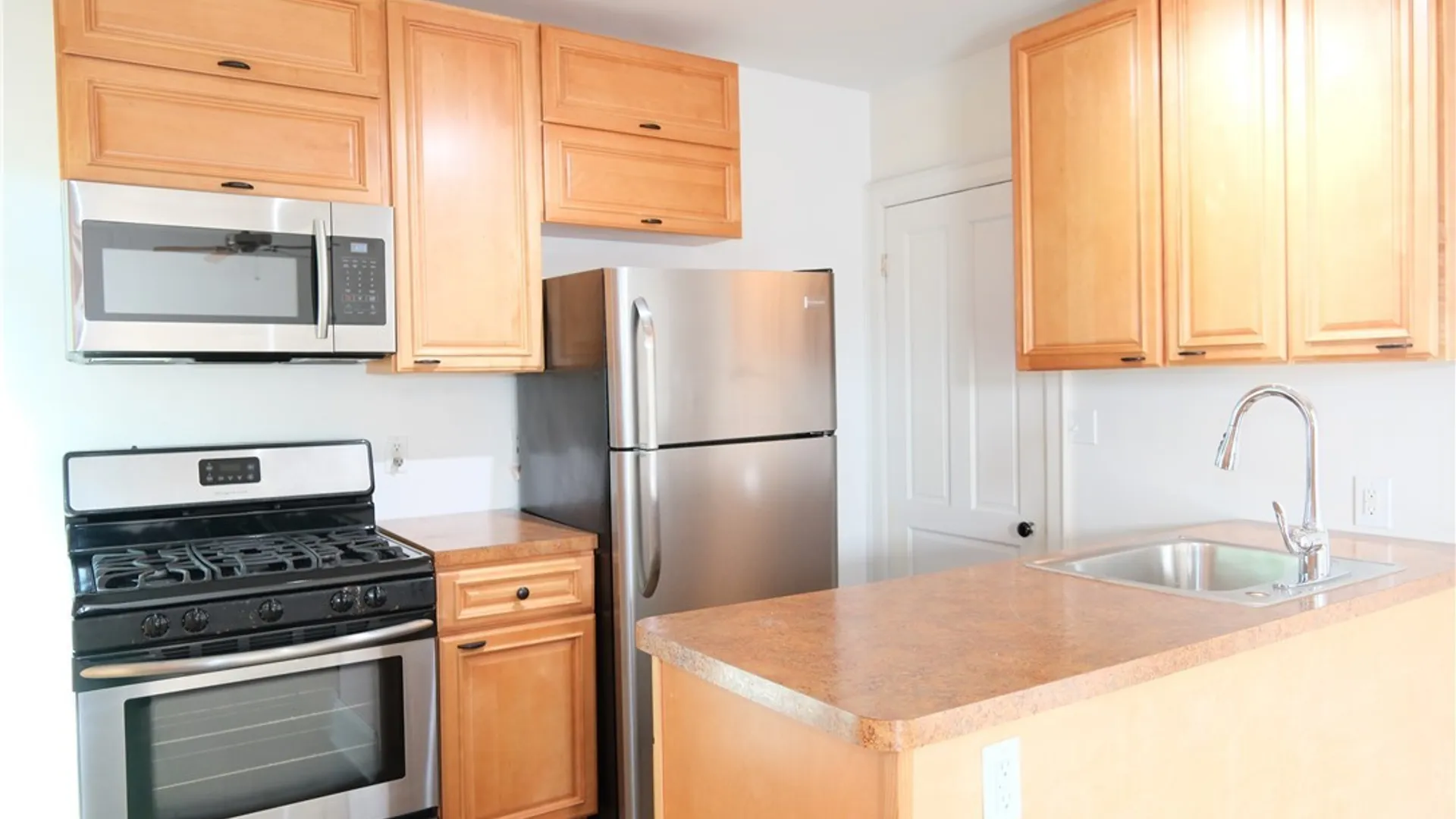 Property at 4 Saint Johns Place, Buffalo, NY 14201 6