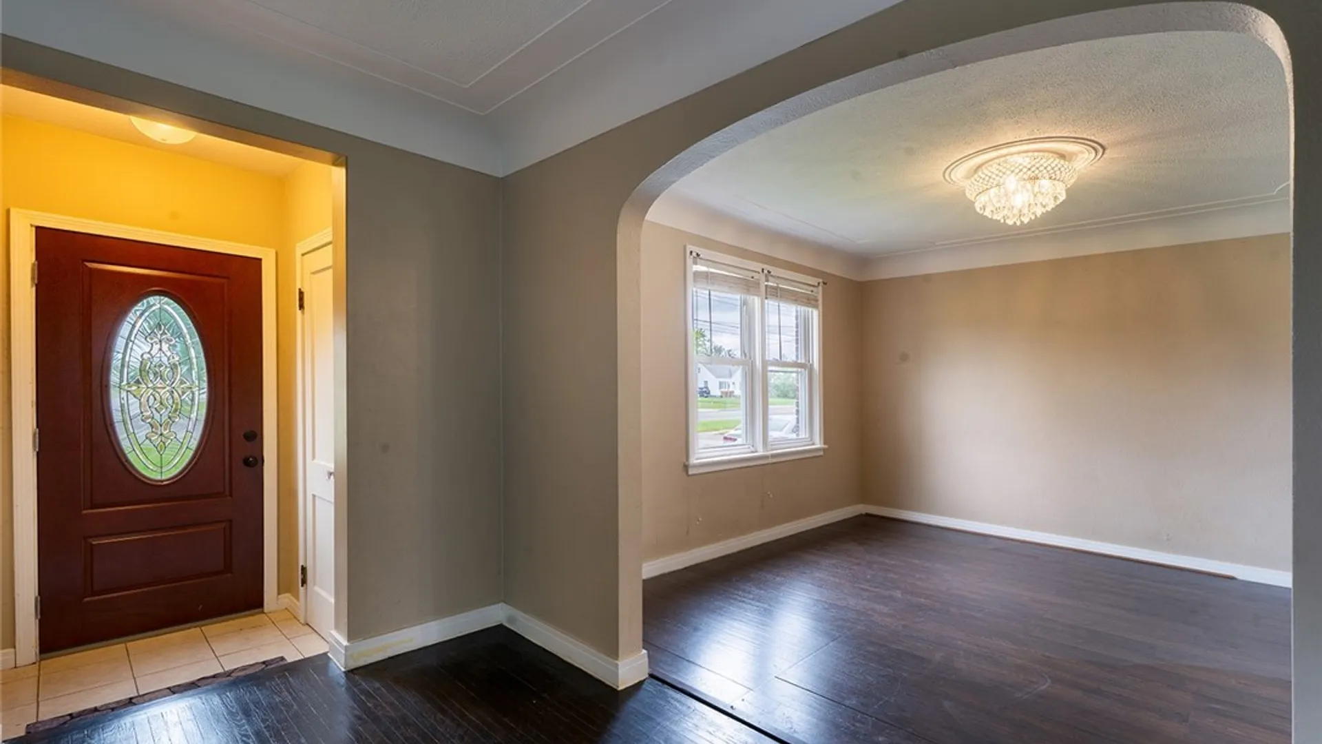 Property at 845 Cleveland Drive, Cheektowaga, NY 14225 4