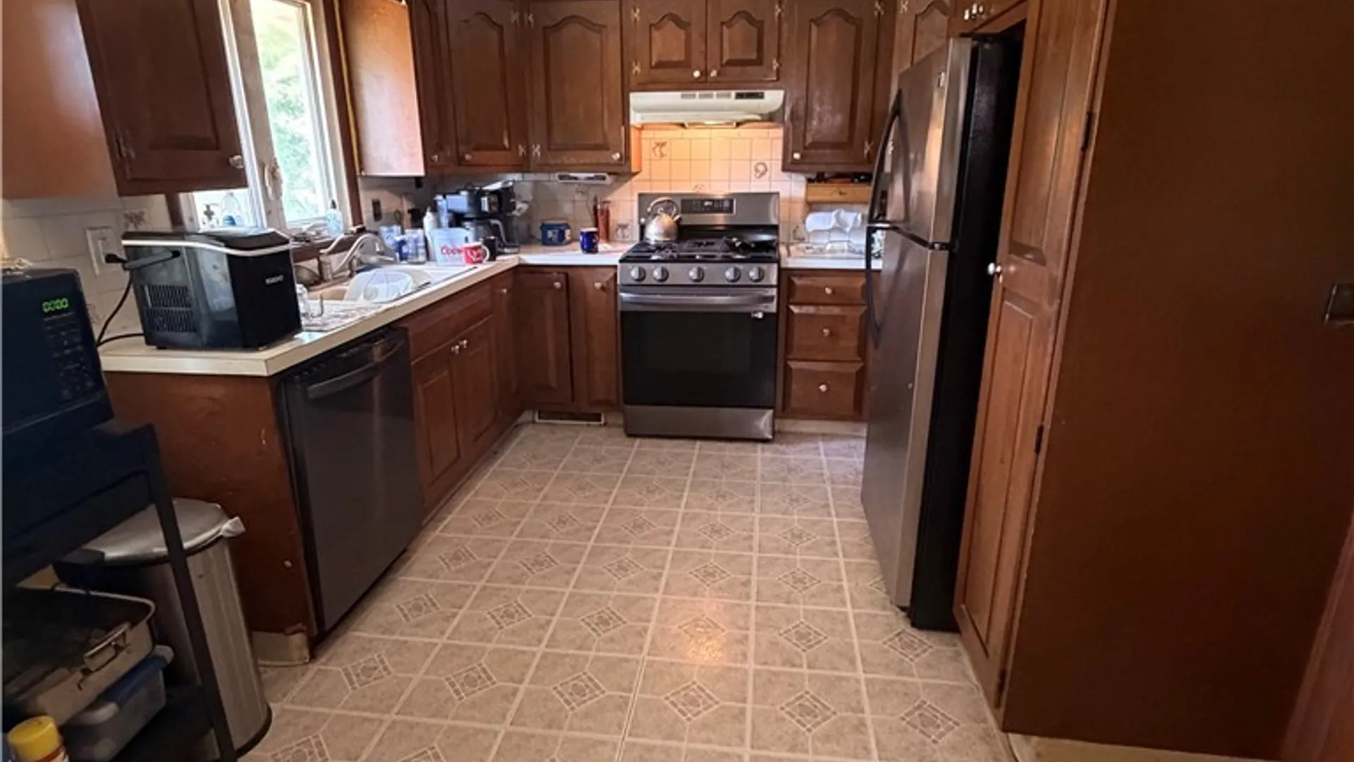 Property at 109 Lena Terrace, Clay, NY 13212 5