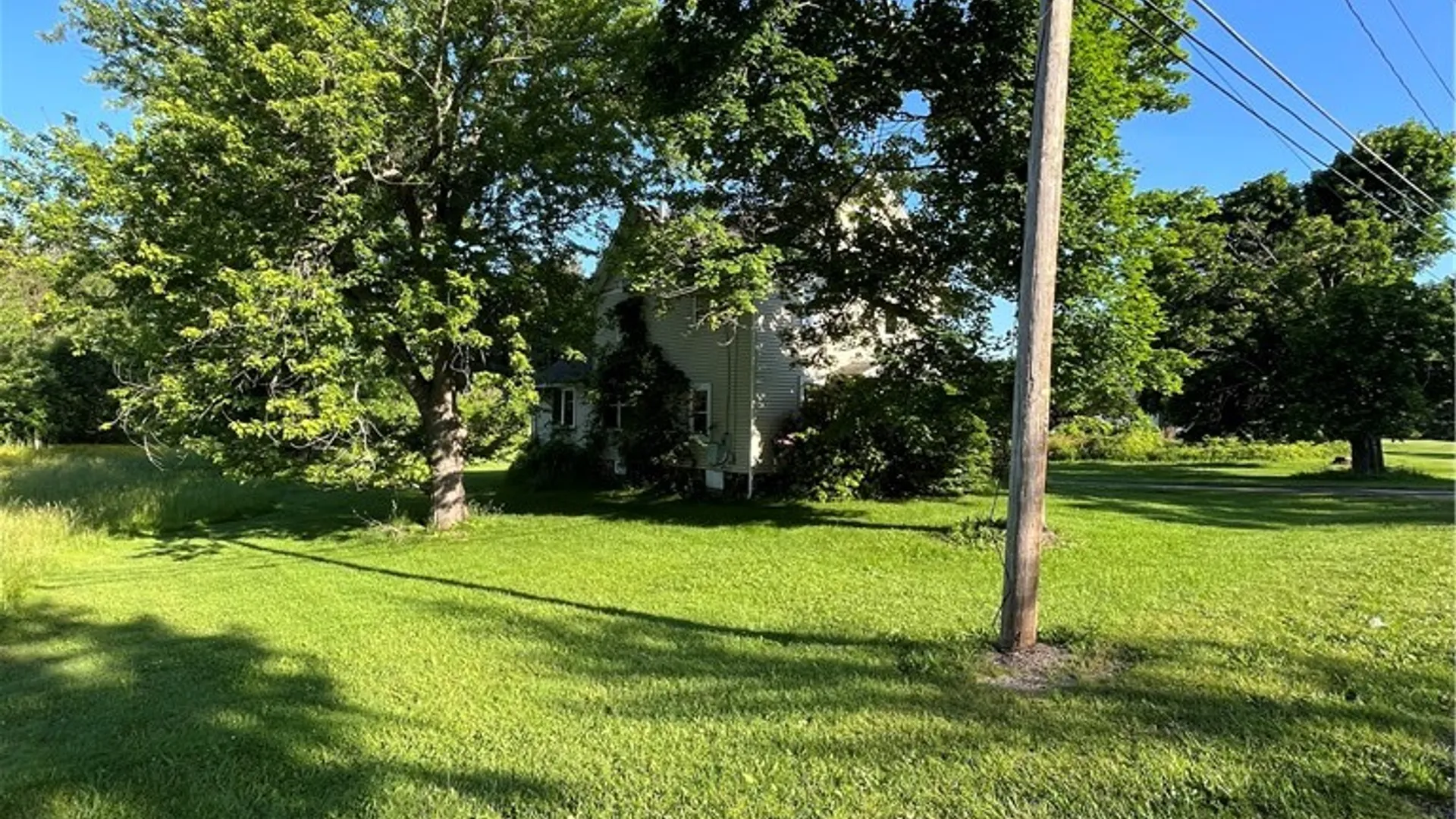 Property at 6705 E Townline Road, Williamson, NY 14589 3