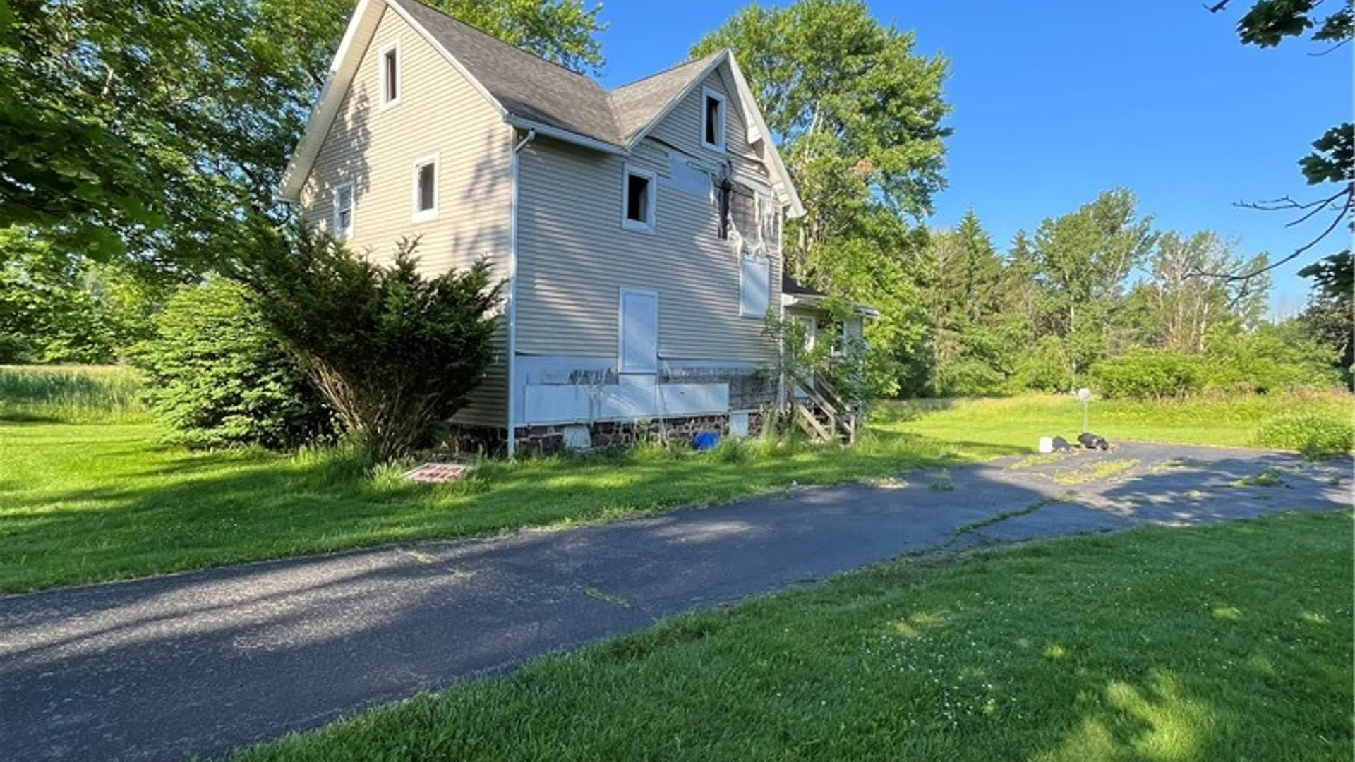 Property at 6705 E Townline Road, Williamson, NY 14589 4