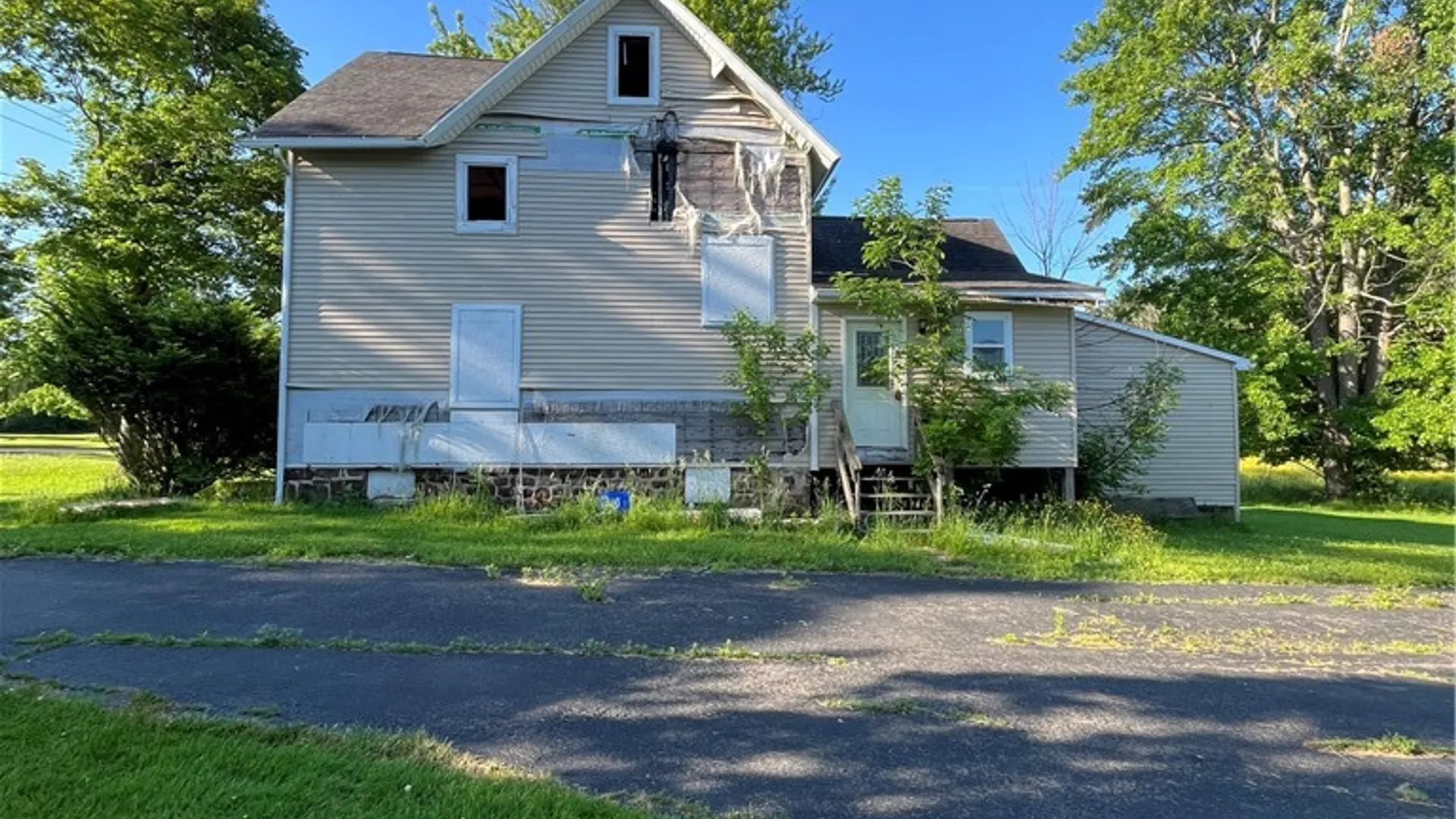 Property at 6705 E Townline Road, Williamson, NY 14589 5