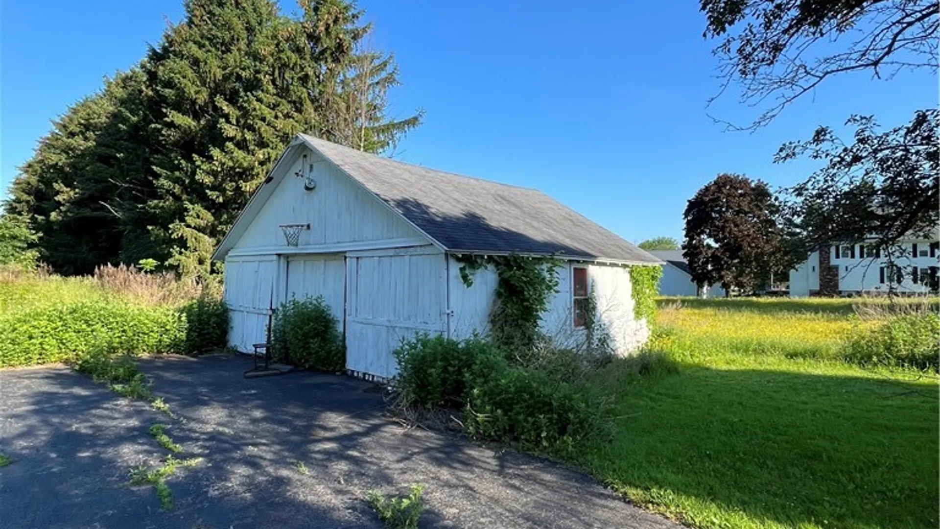 Property at 6705 E Townline Road, Williamson, NY 14589 9