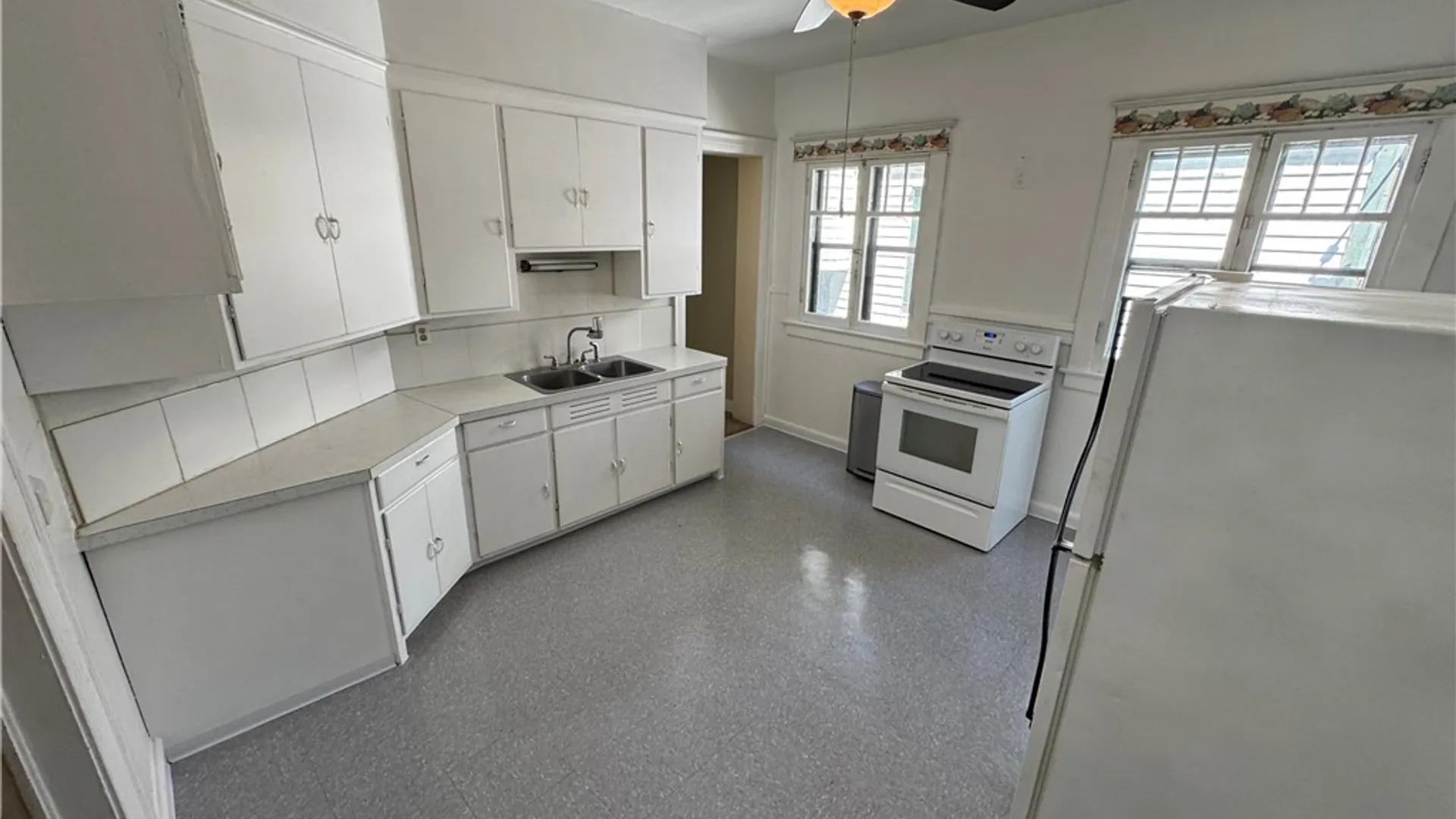 Property at 7 Berkley Place, Buffalo, NY 14209 5