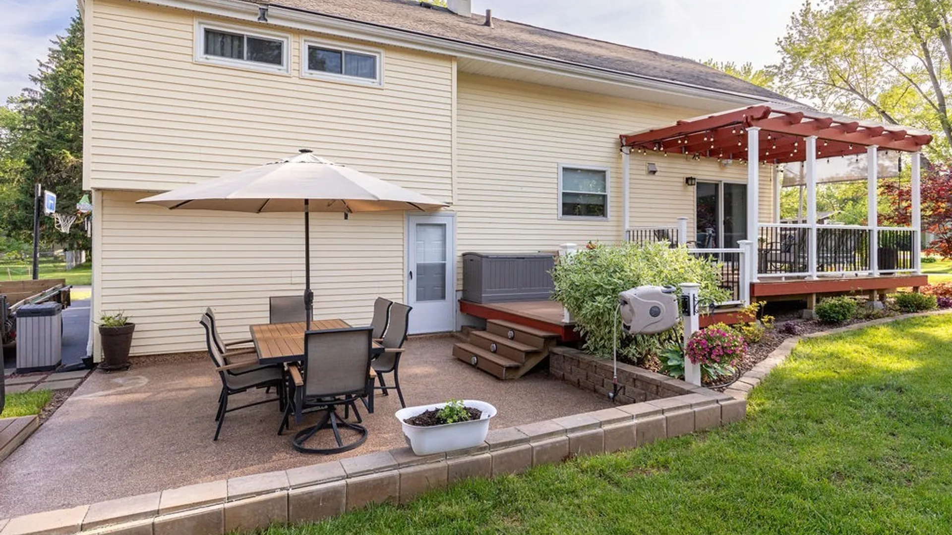 Property at 4 Alder Lane, Clay, NY 13090 6