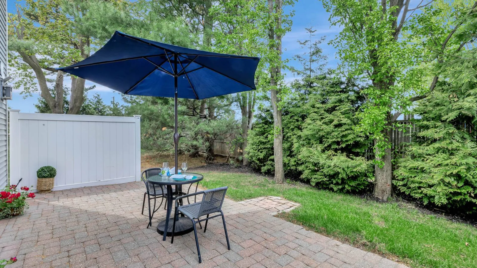Property at 1 Plantation Drive, Hauppauge, NY 11788 34