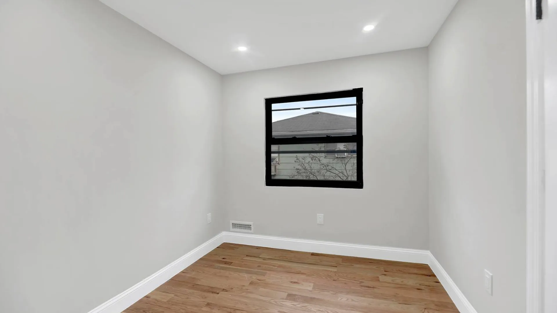 Property at 1559 remsen ave, brooklyn, NY 11236 6