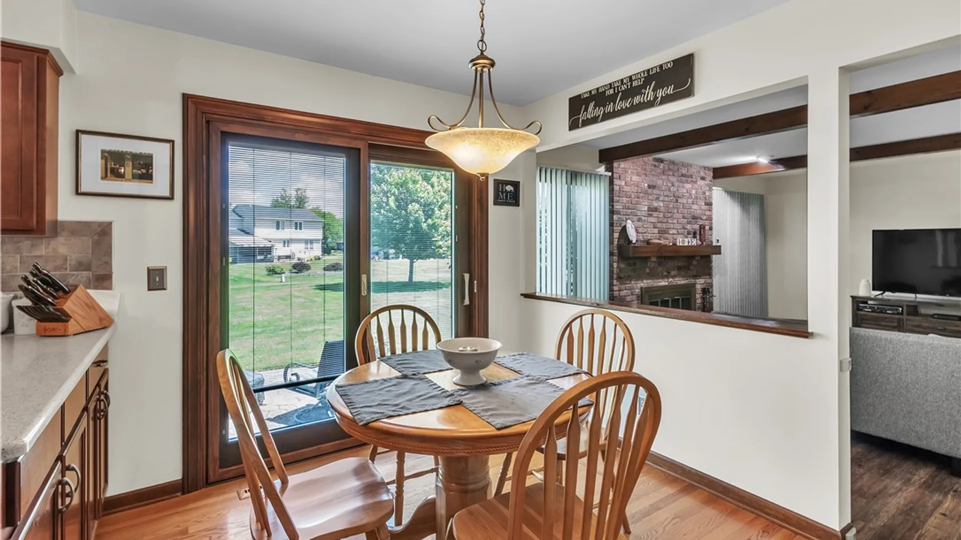 Property at 402 Glen Oak Dr, Amherst, NY 14051 17