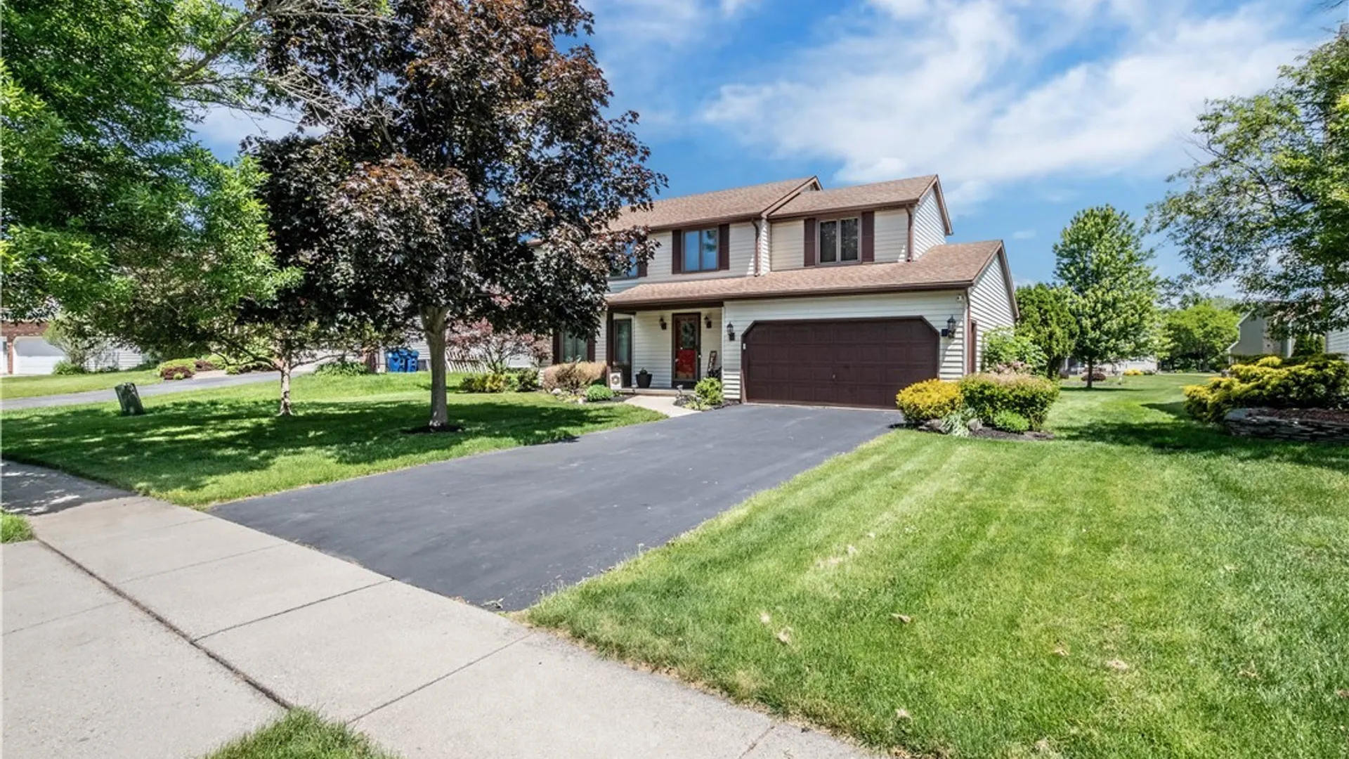 Property at 402 Glen Oak Dr, Amherst, NY 14051 2