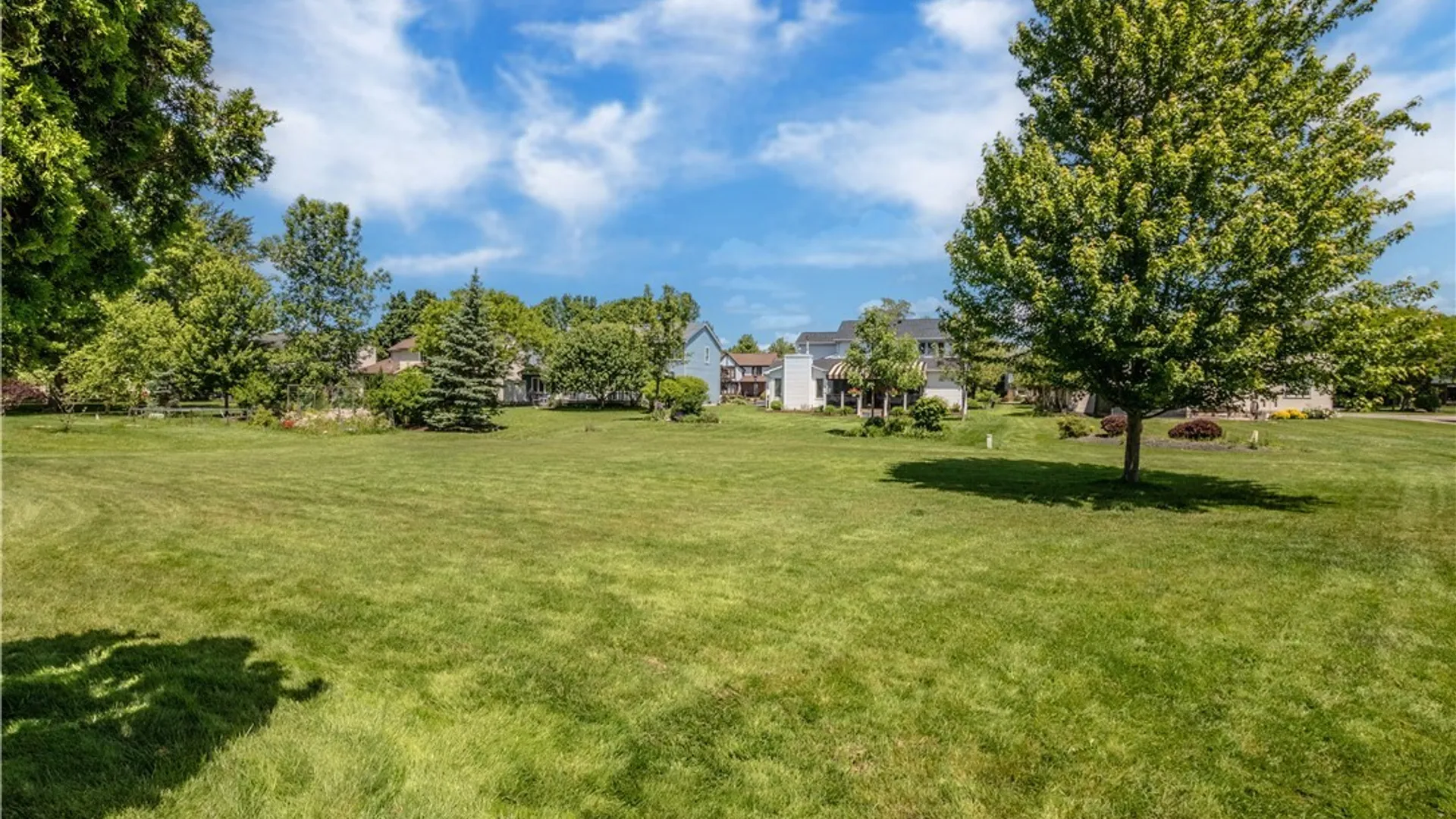 Property at 402 Glen Oak Dr, Amherst, NY 14051 38