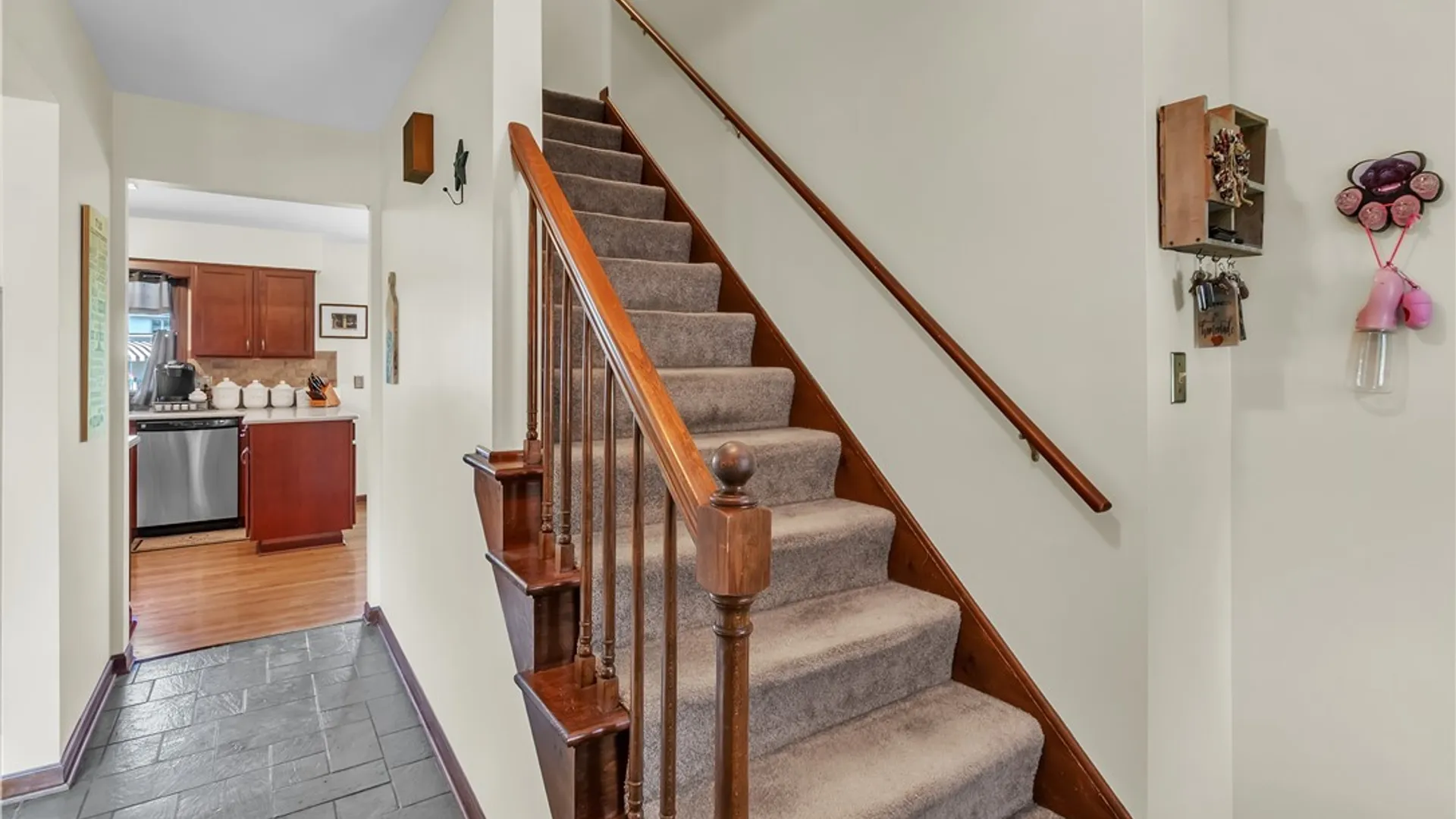 Property at 402 Glen Oak Dr, Amherst, NY 14051 6