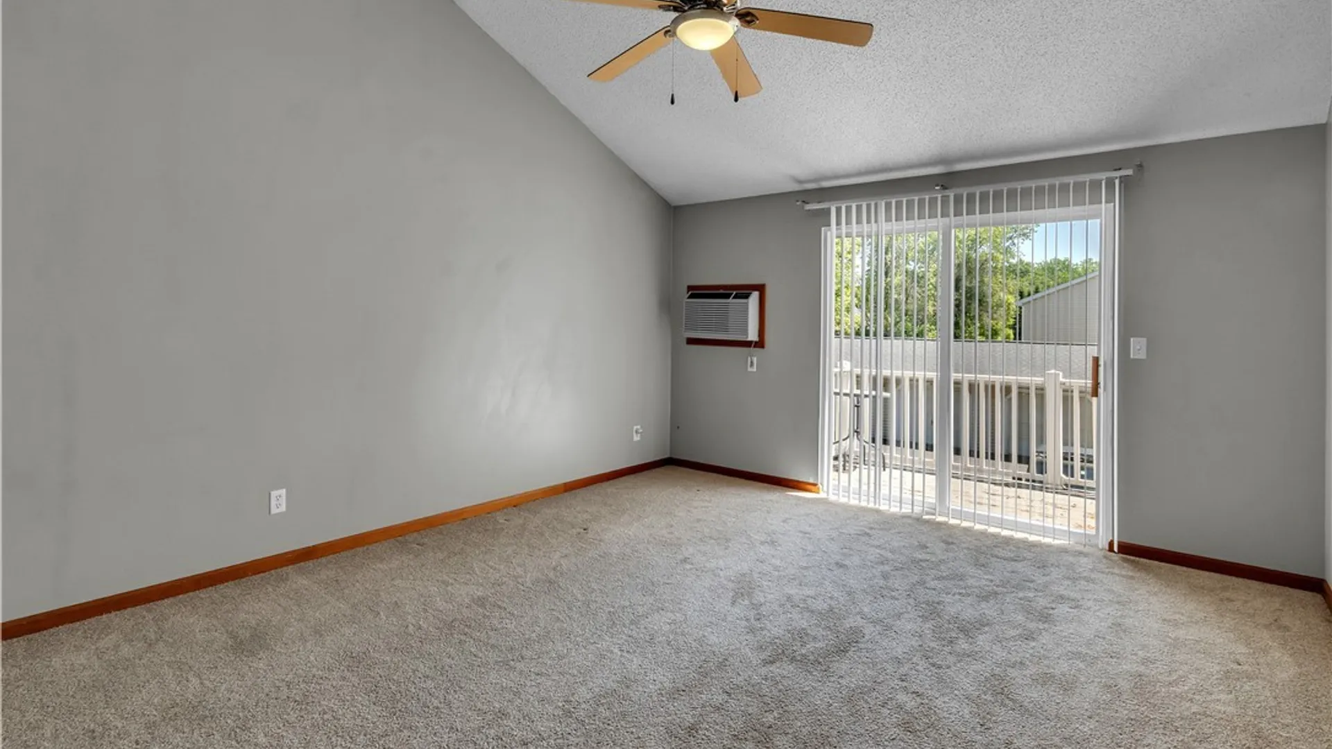 Property at 12 Sunmist Sq, Amherst, NY 14228 10