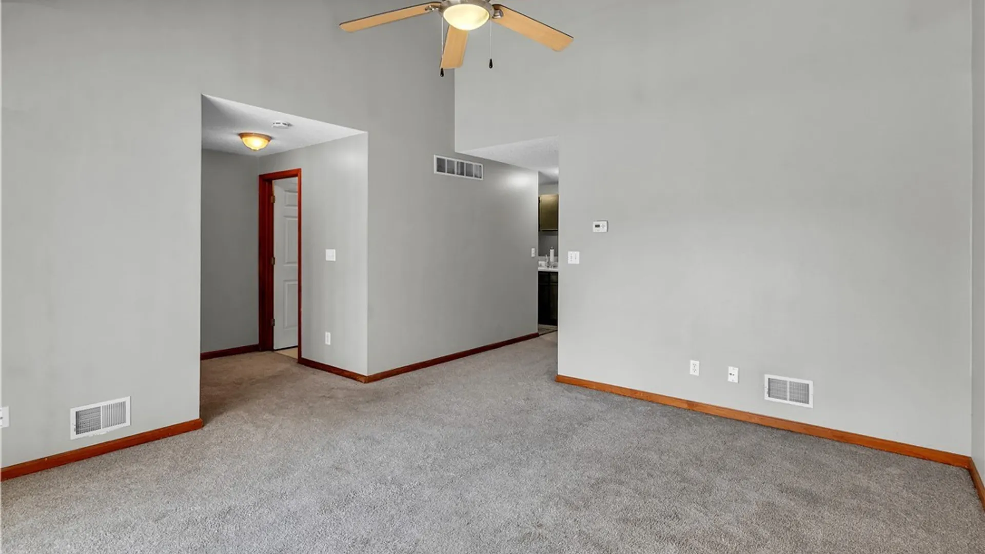 Property at 12 Sunmist Sq, Amherst, NY 14228 11