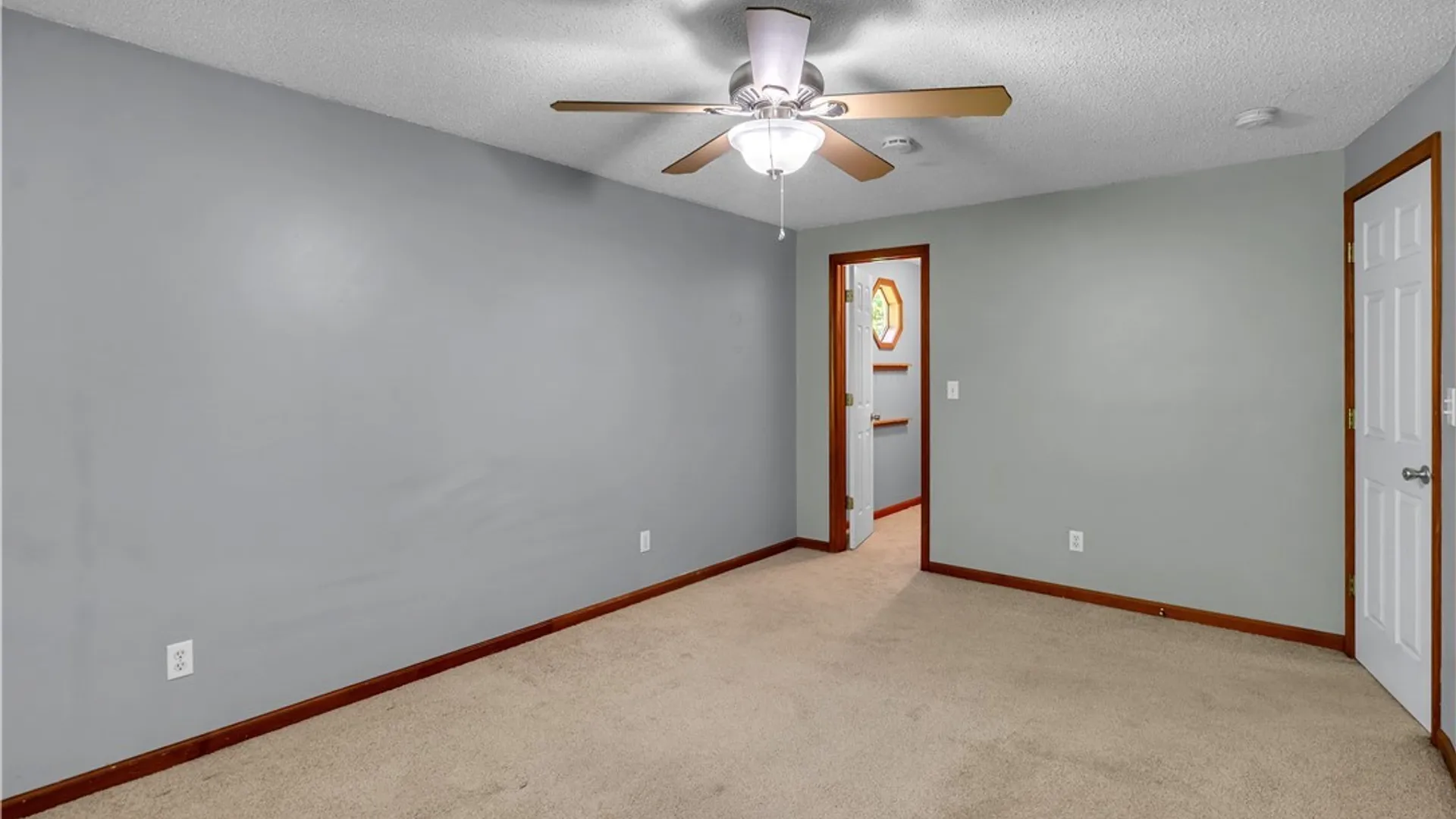 Property at 12 Sunmist Sq, Amherst, NY 14228 17