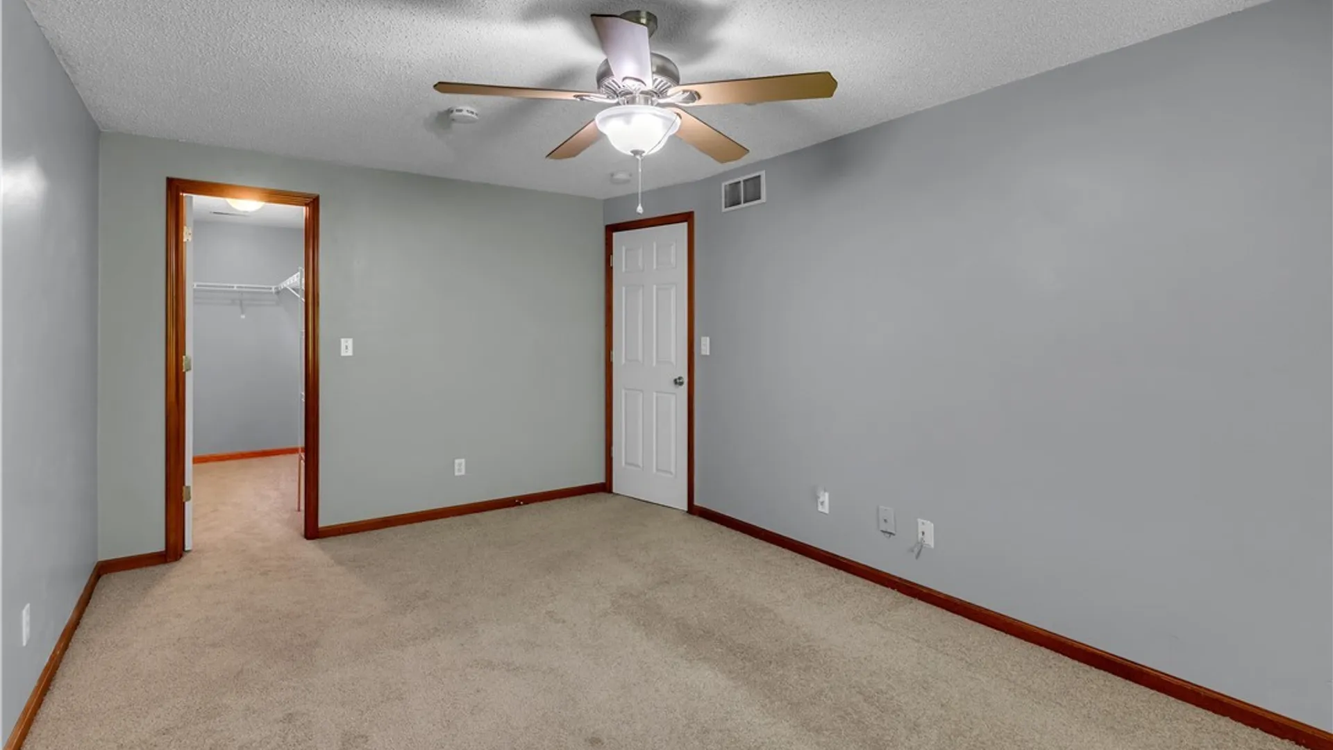 Property at 12 Sunmist Sq, Amherst, NY 14228 18