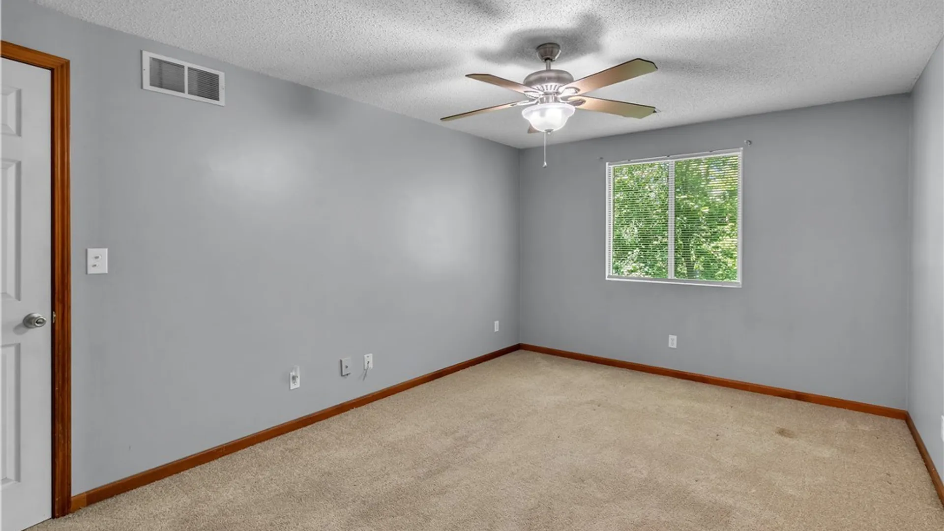 Property at 12 Sunmist Sq, Amherst, NY 14228 19